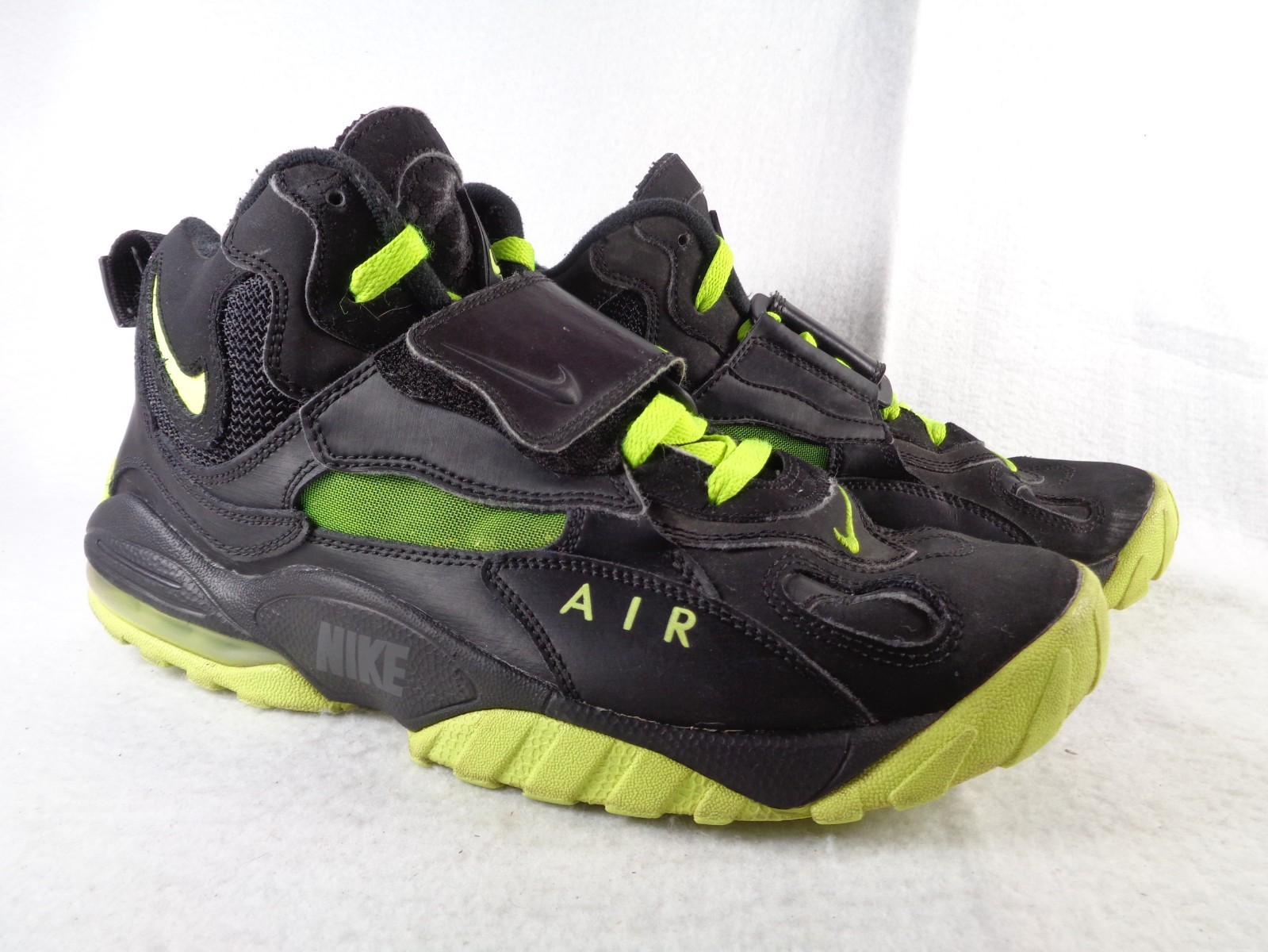 Nike Air Max Speed Turf Athletic Shoe Mens US 10.5 525225-003 Black Yellow Suede