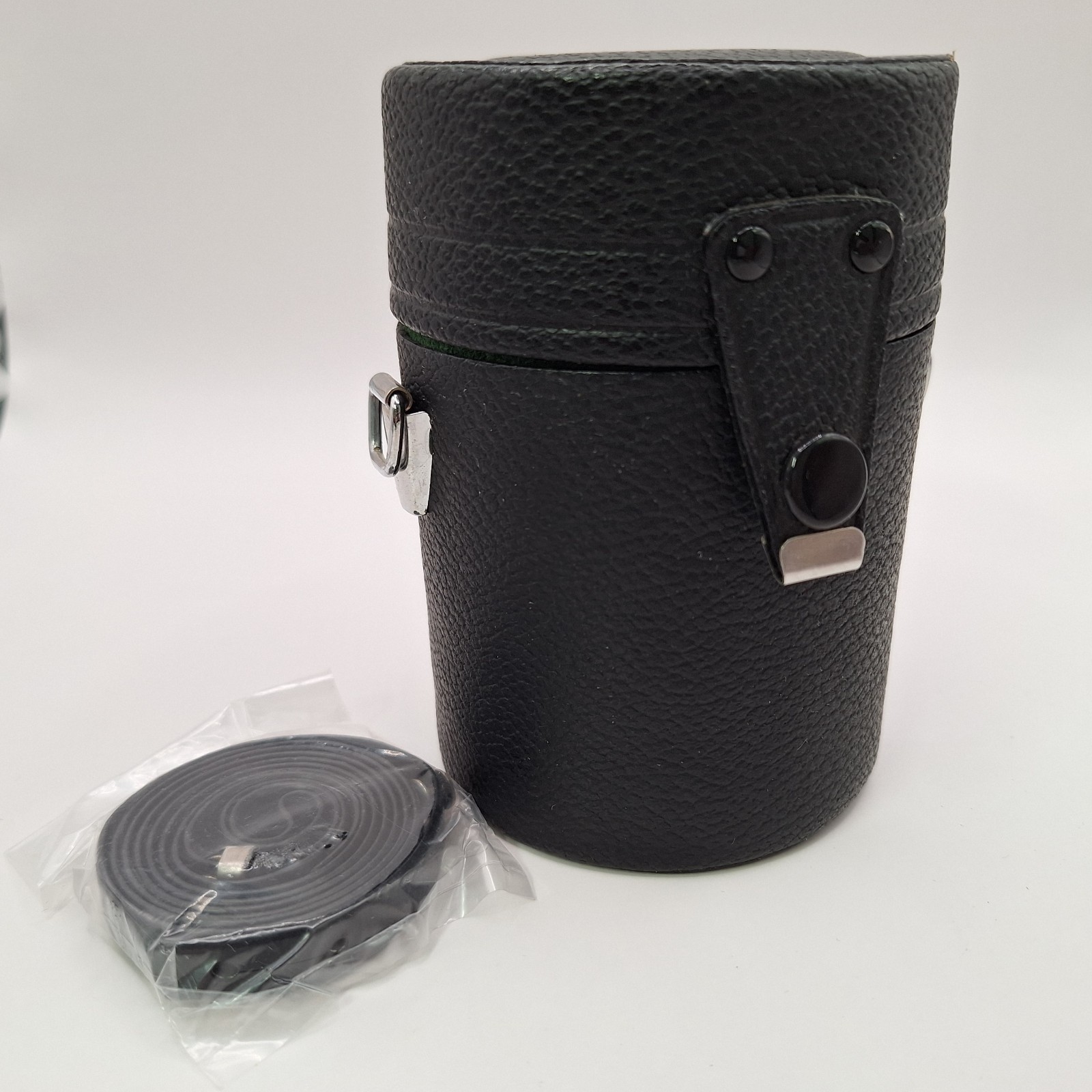 Vintage Solicor Hard Leather Lens Case 4.5" x 3.25" Green Interior NEW Strap