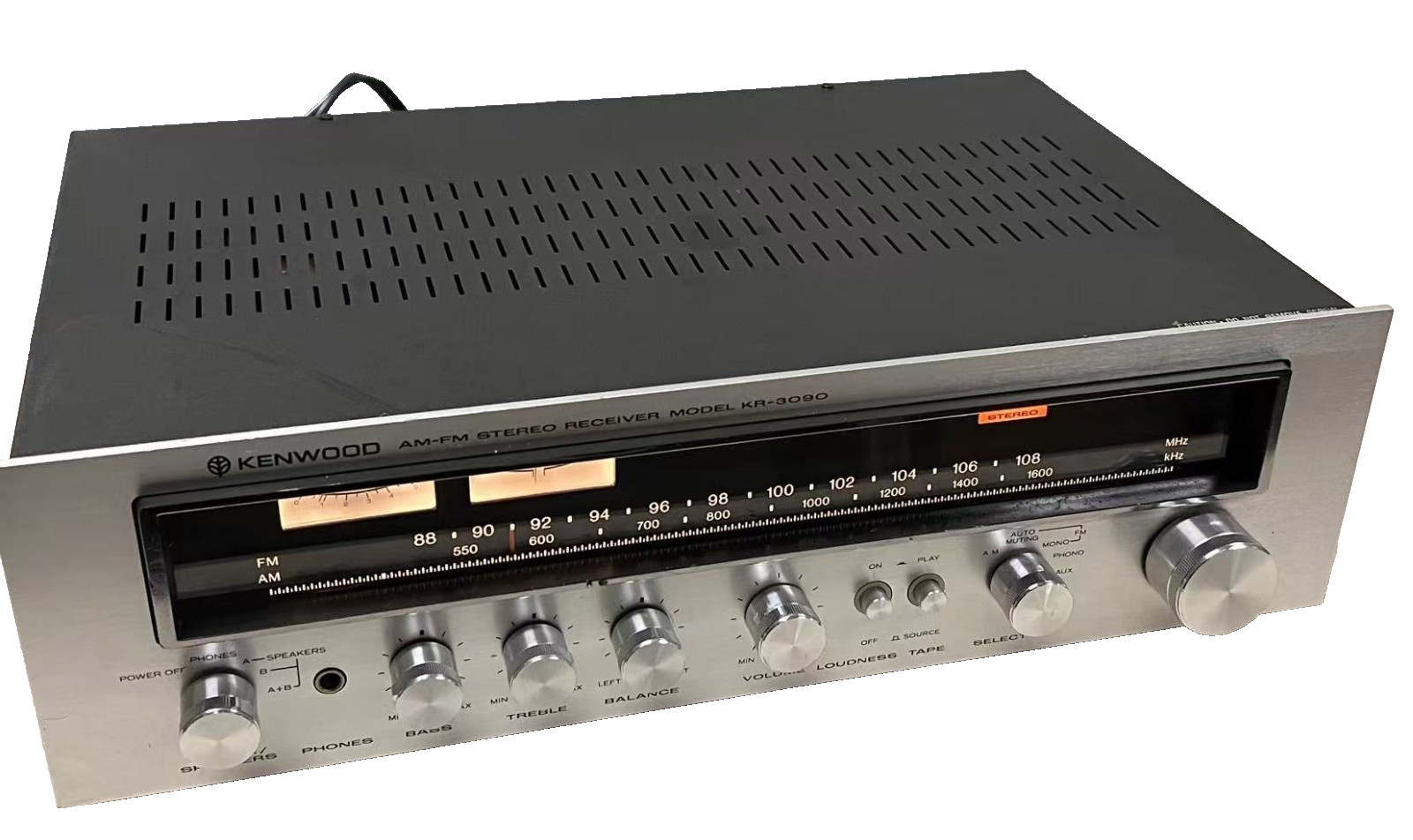 Vintage Kenwood KR-3090, 26W AM/FM Stereo Receiver, 1979, Pro. Serviced.