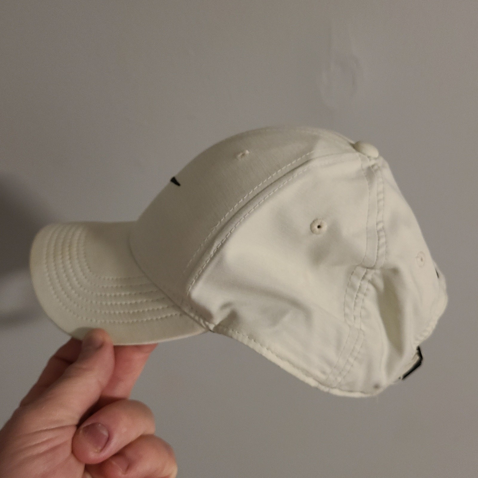 Nike Golf Hat Adjustable Strap White.