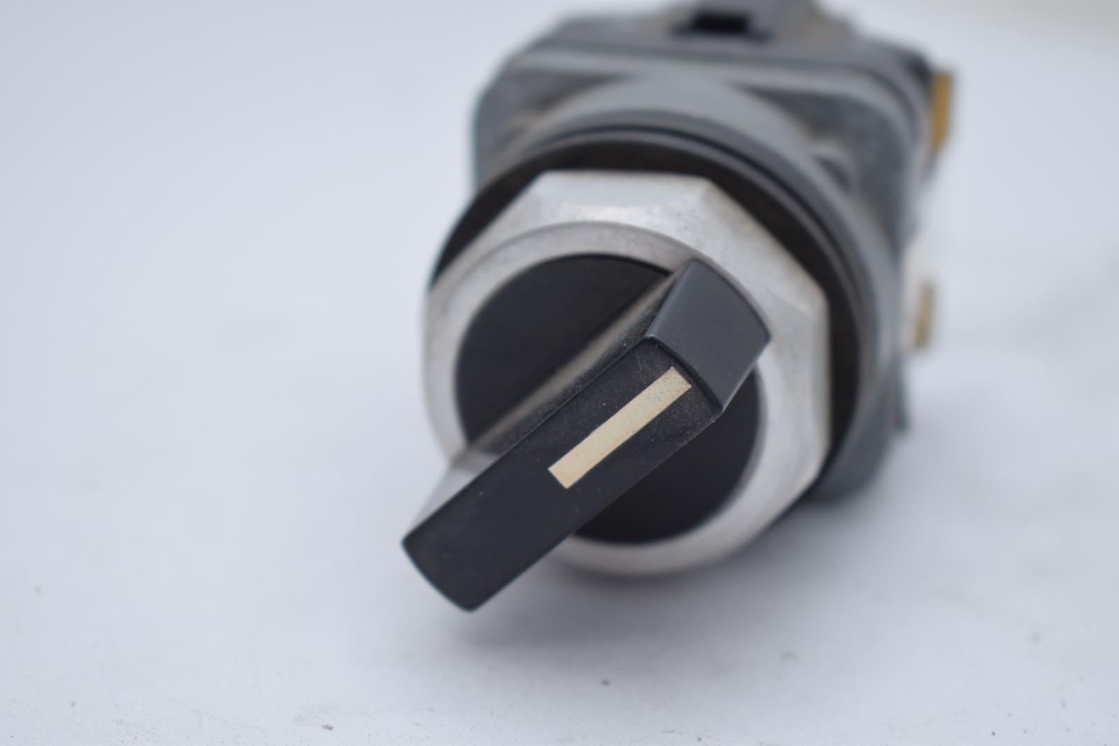 NEW TEC Tokyo Electric SS-42-11 SELECTOR SWITCH 2 POSITION MAINTAINED