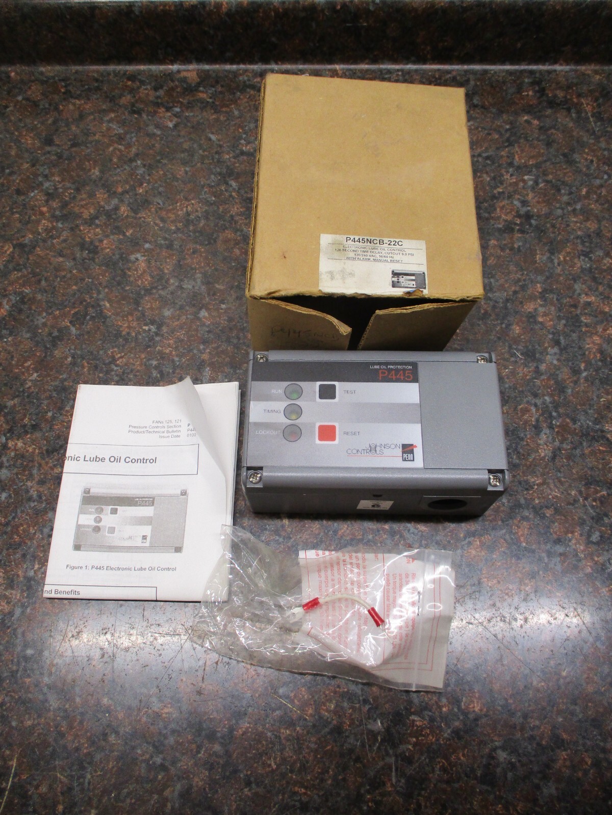 NEW JOHNSON CONTROLS P445NCB-22C ELECTRONIC LUBE OIL CONTROL 120-240VAC