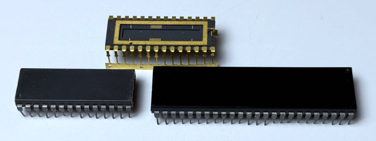 Vtg Collectible Electronics Parts 1 Photodiode Array  2 ICs Untested