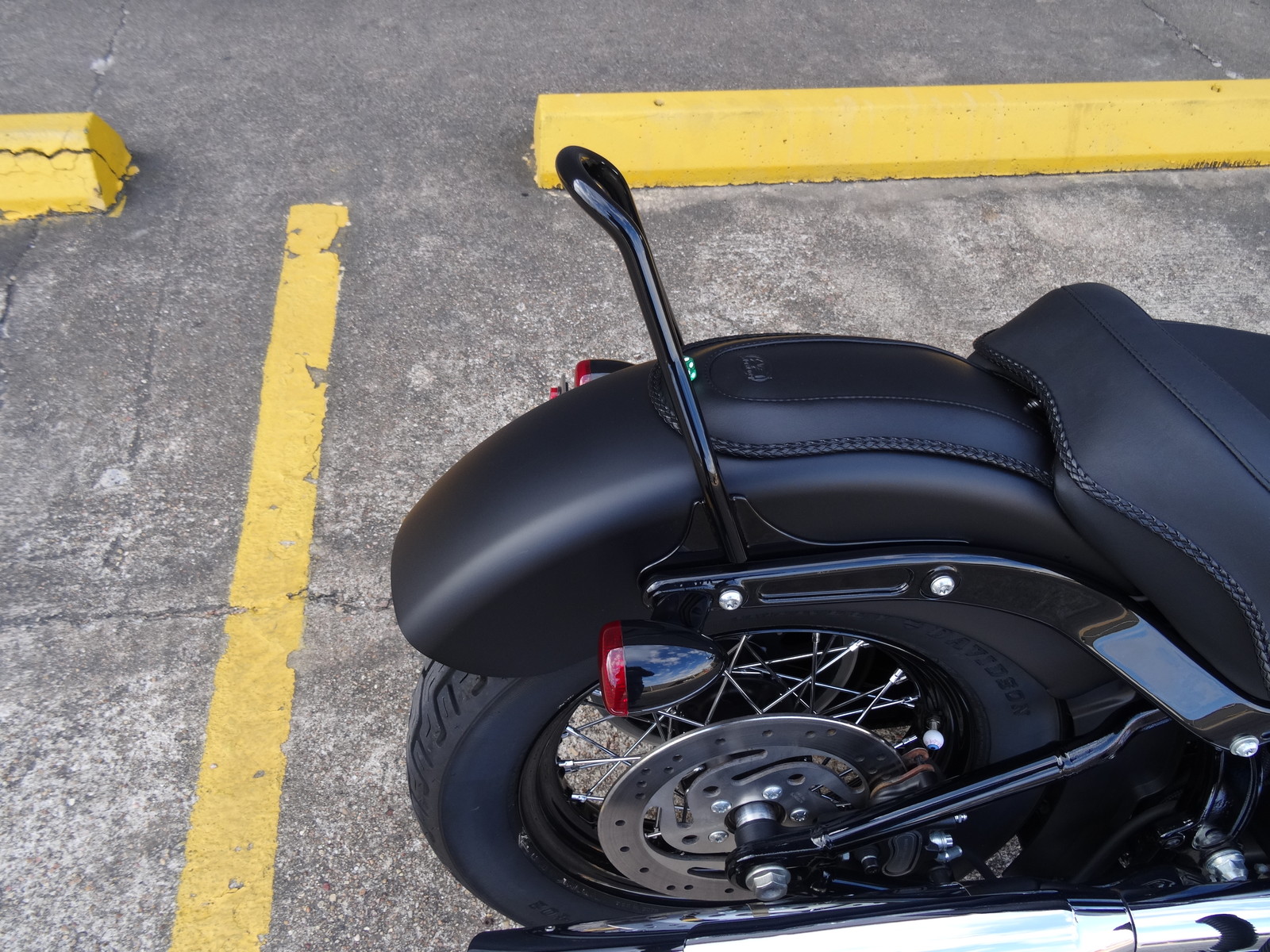 HARLEY-DAVIDSON 2012--2017 SOFTAIL SLIM AND 2011-2013 BLACKLINE CUSTOM SISSY BAR