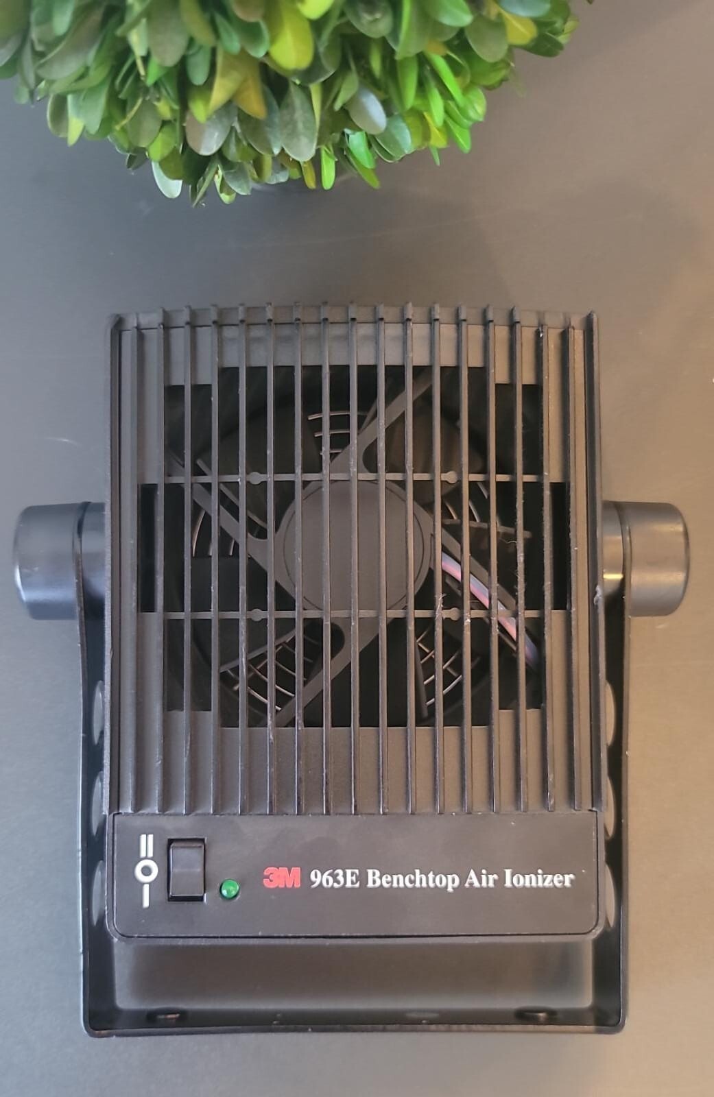 3M 963E Benchtop Air Ionizer
