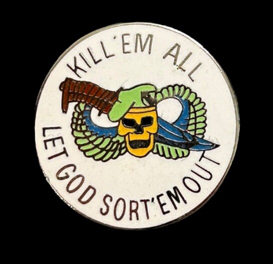 VIETNAM Pin 1” Green Beret Skull Special Forces Let God Sort Em Out (P1-1)