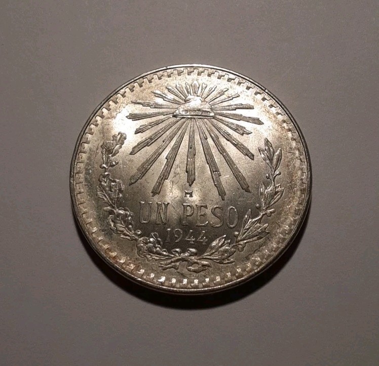 1944 Un Peso 1 Peso Authentic Mexican 0.720% Or  Silver Nice Looking Circulated