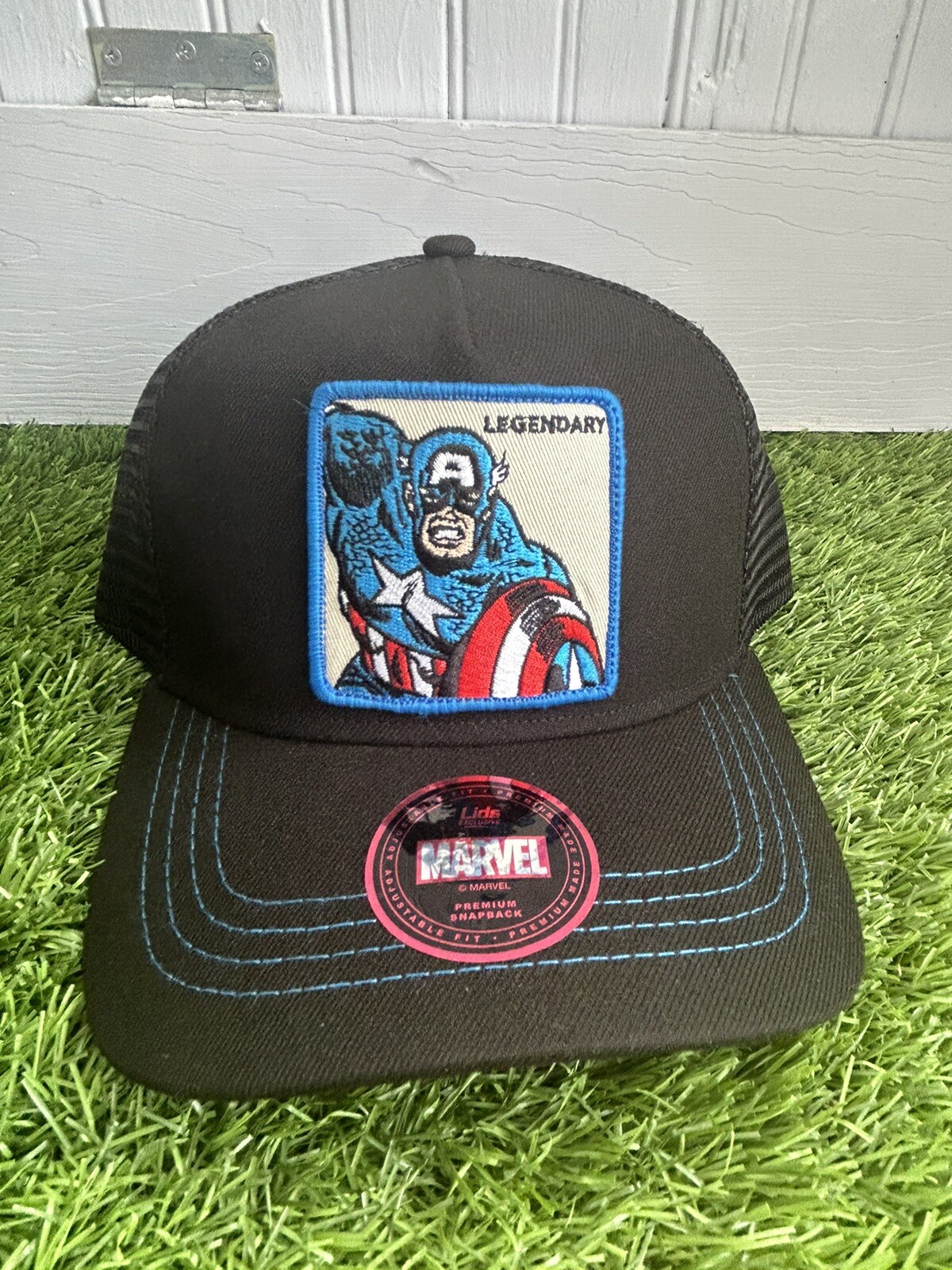 MARVEL AVENGERS CAPTAIN AMERICA  MENS TRUCKER SNAPBACK HAT OSFM EXCLUSIVE