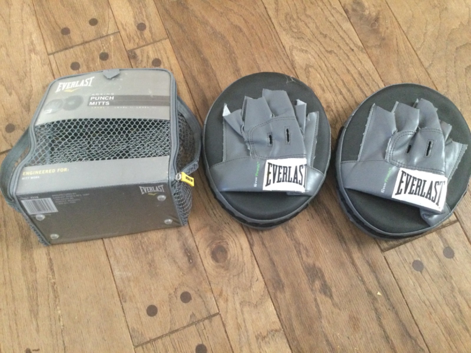 Everlast Boxing Ever Fresh Punch Mitts Gloves Gray