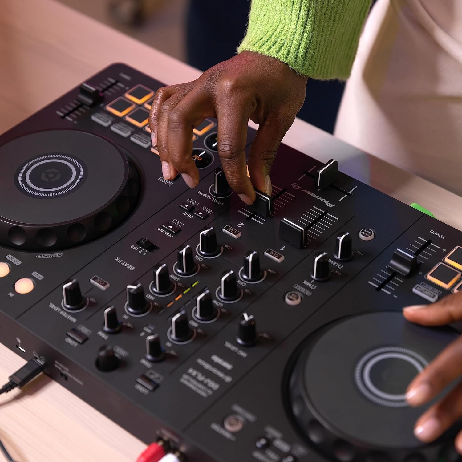 2-Channel DDJ- Controller - Mix Your Tracks with Professional Ease in Graphite