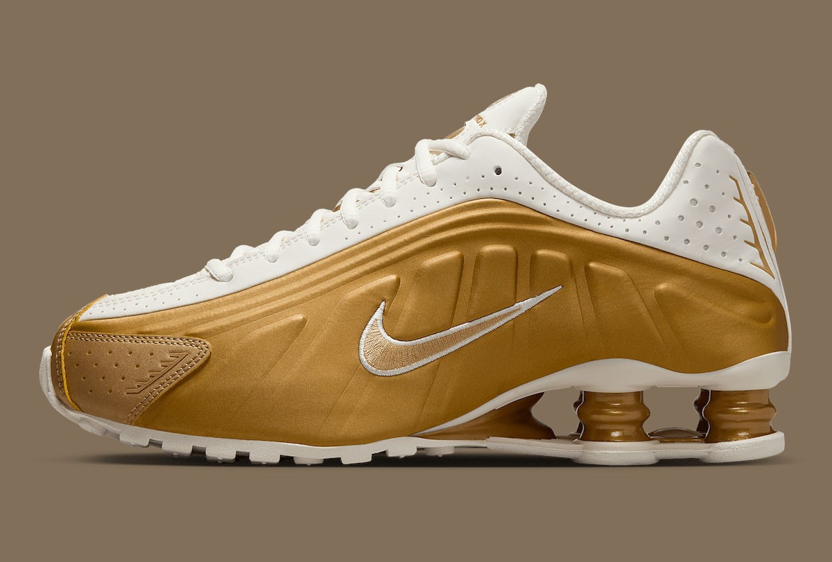 Women's Nike Shox R4 Metallic Gold Soft Pearl White Nby AR3565-010 sz 7
