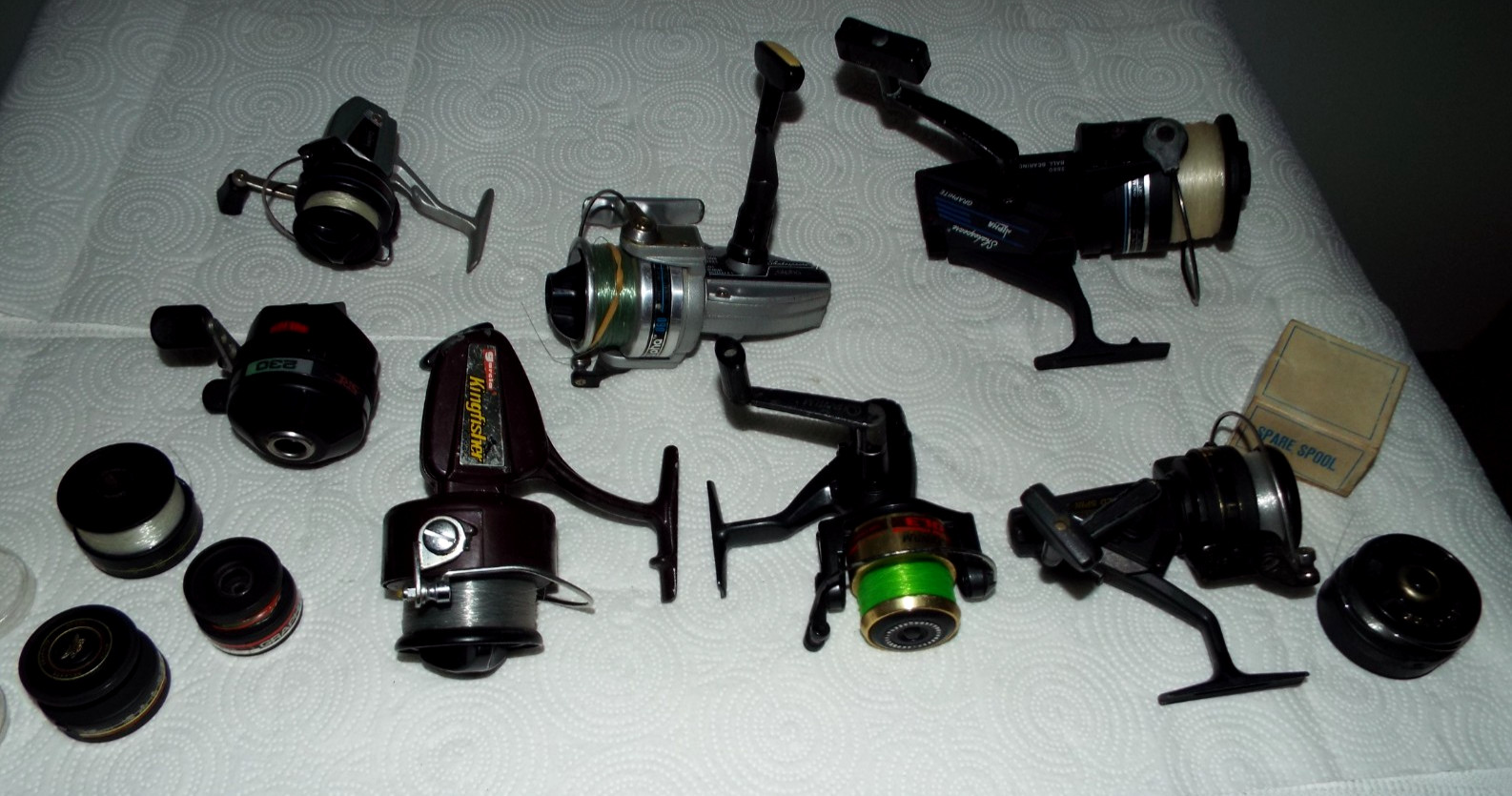 7 VINTAGE FISHING REELS WITH SOME EXTRA SPOOLS GARCIA, QUANTAM ETC....   READ!!!