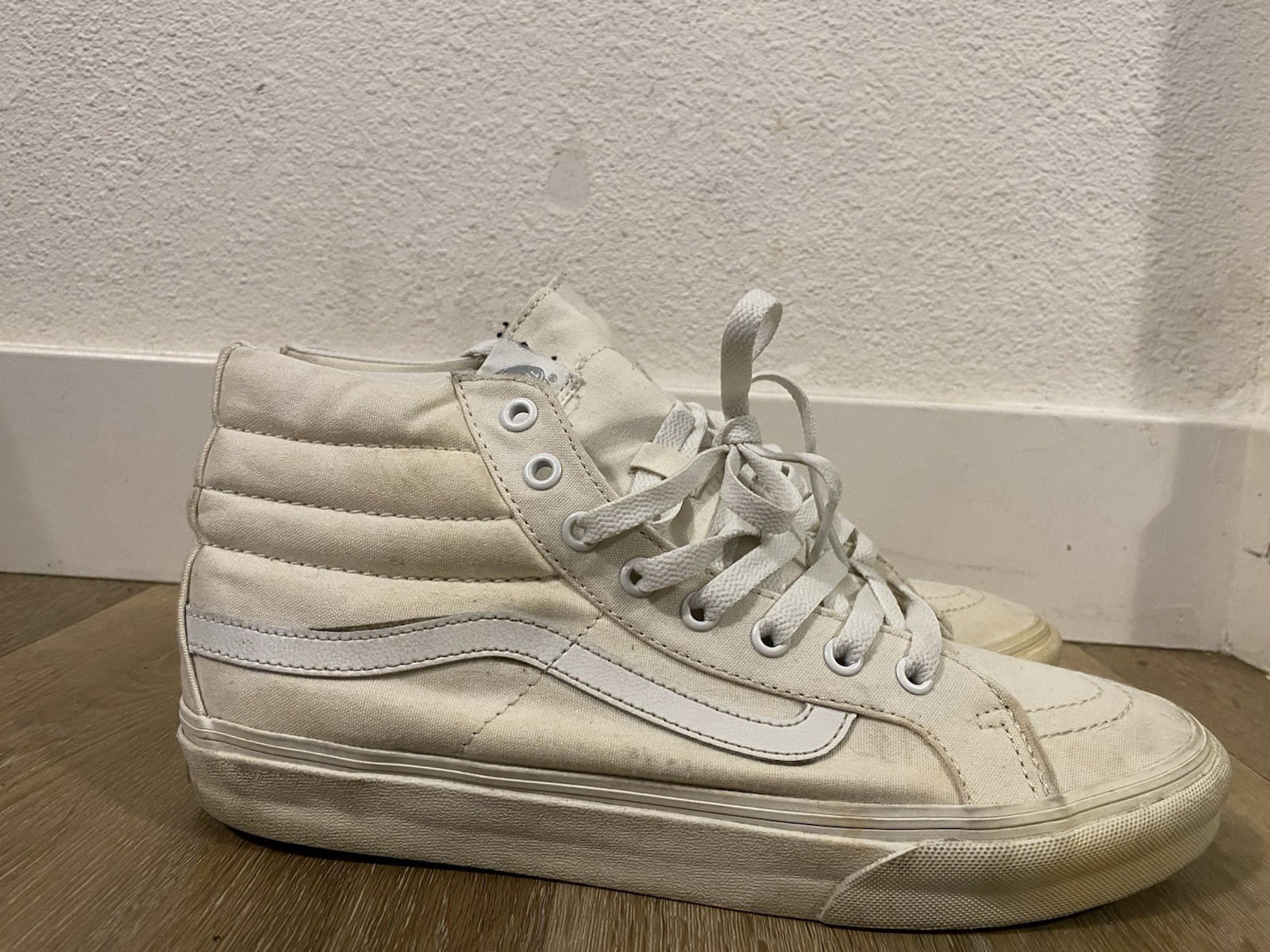 Vans White High Top Skateboarding Shoes Men's US 9 D Medium Width