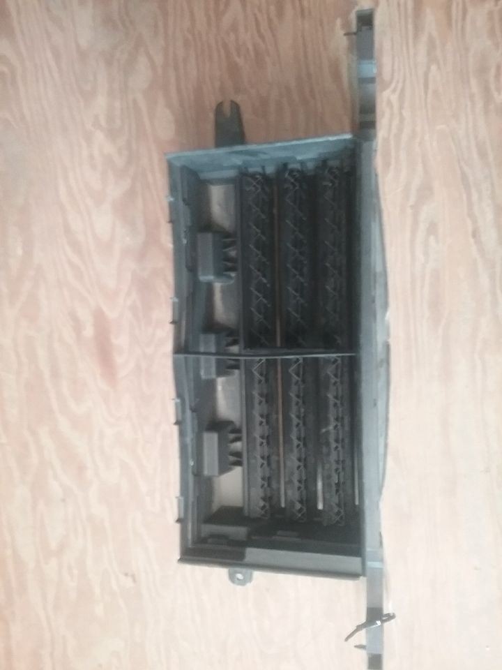 Air Shutter Lower Fits 22-23 FORD F150 PICKUP 1072550