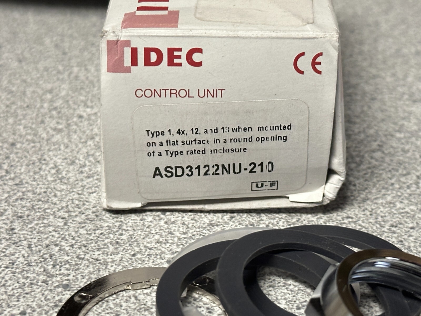 NEW IDEC ASD3122NU-210 3-POSITION SELECTOR SWITCH 30MM 2 NO - 2 NC