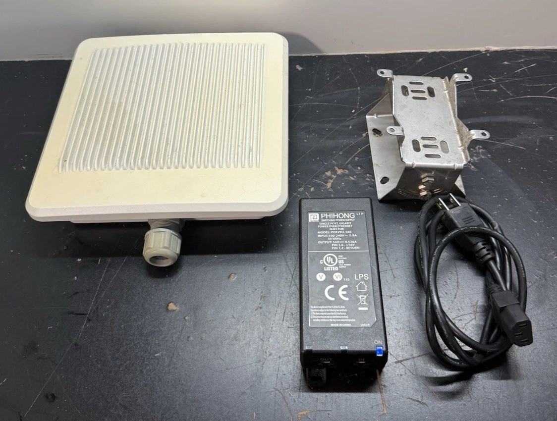 Luxul AC1200 Outdoor Wireless Access Point With Power Supply -2-