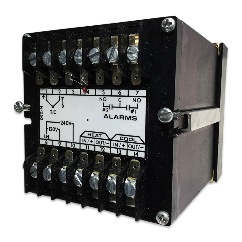 Omega Temperature Controller 6002-T-A2 Thermocouple Panel Mount -200-600F