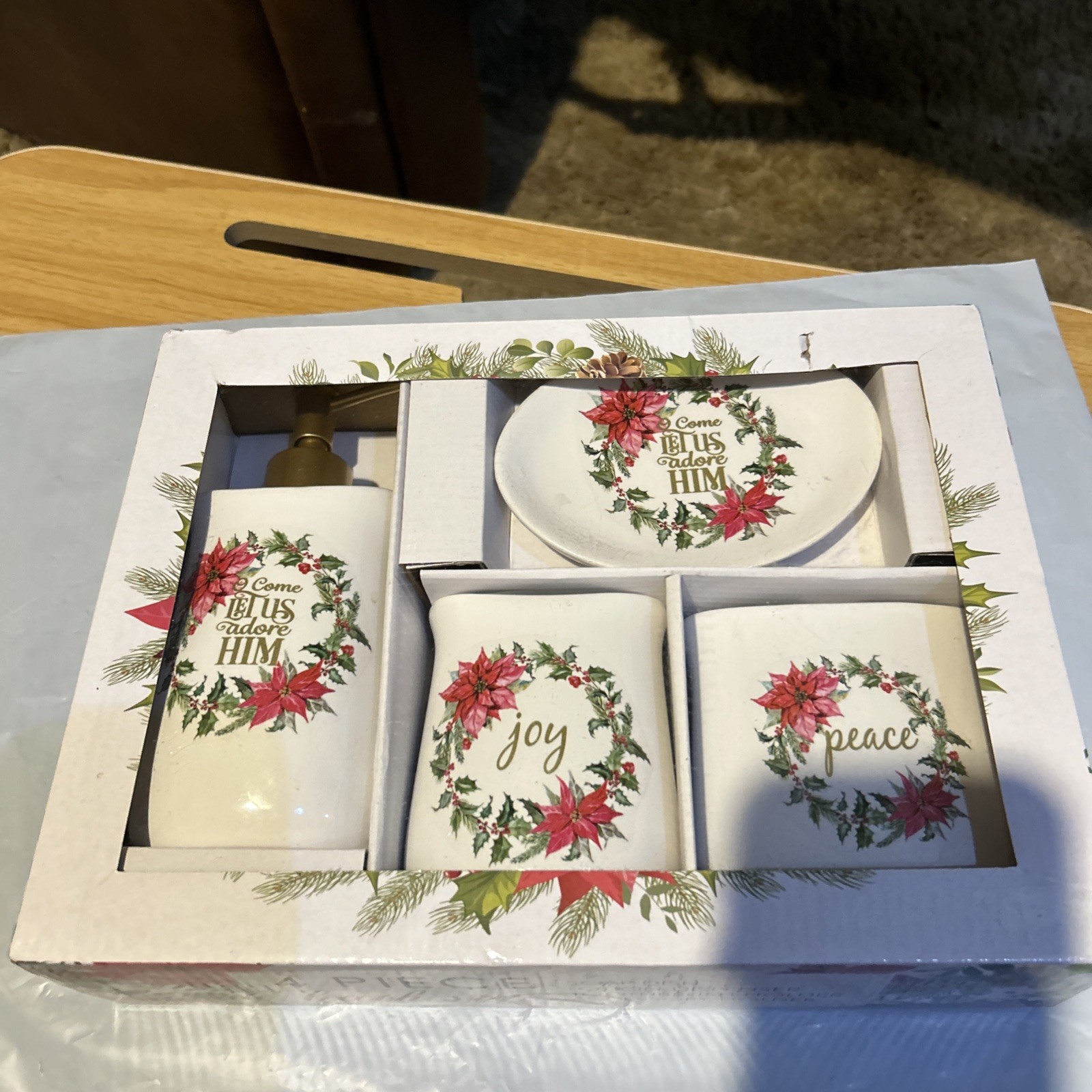 New In Box 4Pc. Christmas Ceramic Bath Set