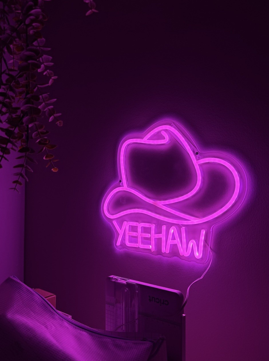 YEEHAW Cowboy Hat Hot Pink LED Neon-Style Wall Light Sign for Indoor Use