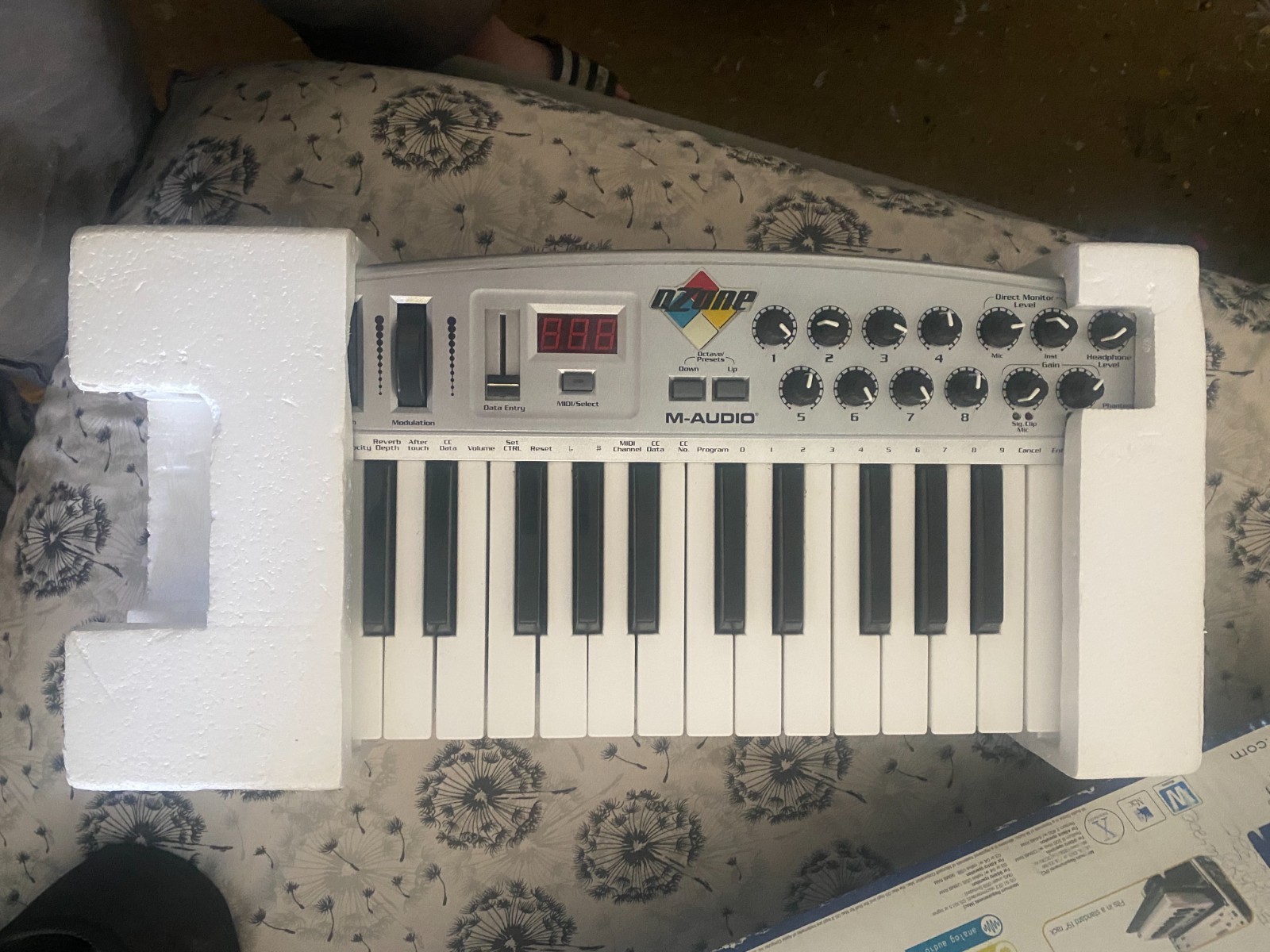 M-Audio Ozone *Midi Keyboard & interface *USB controller *mobile workstation