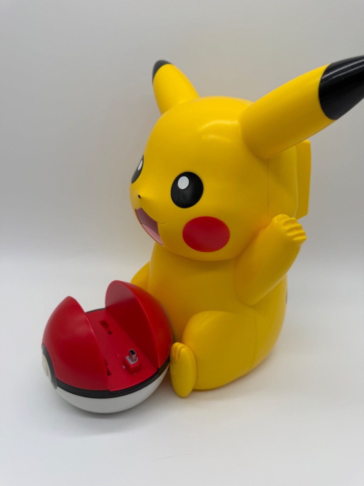 Pokémon Nintendo DSi Pikachu Charge Stand