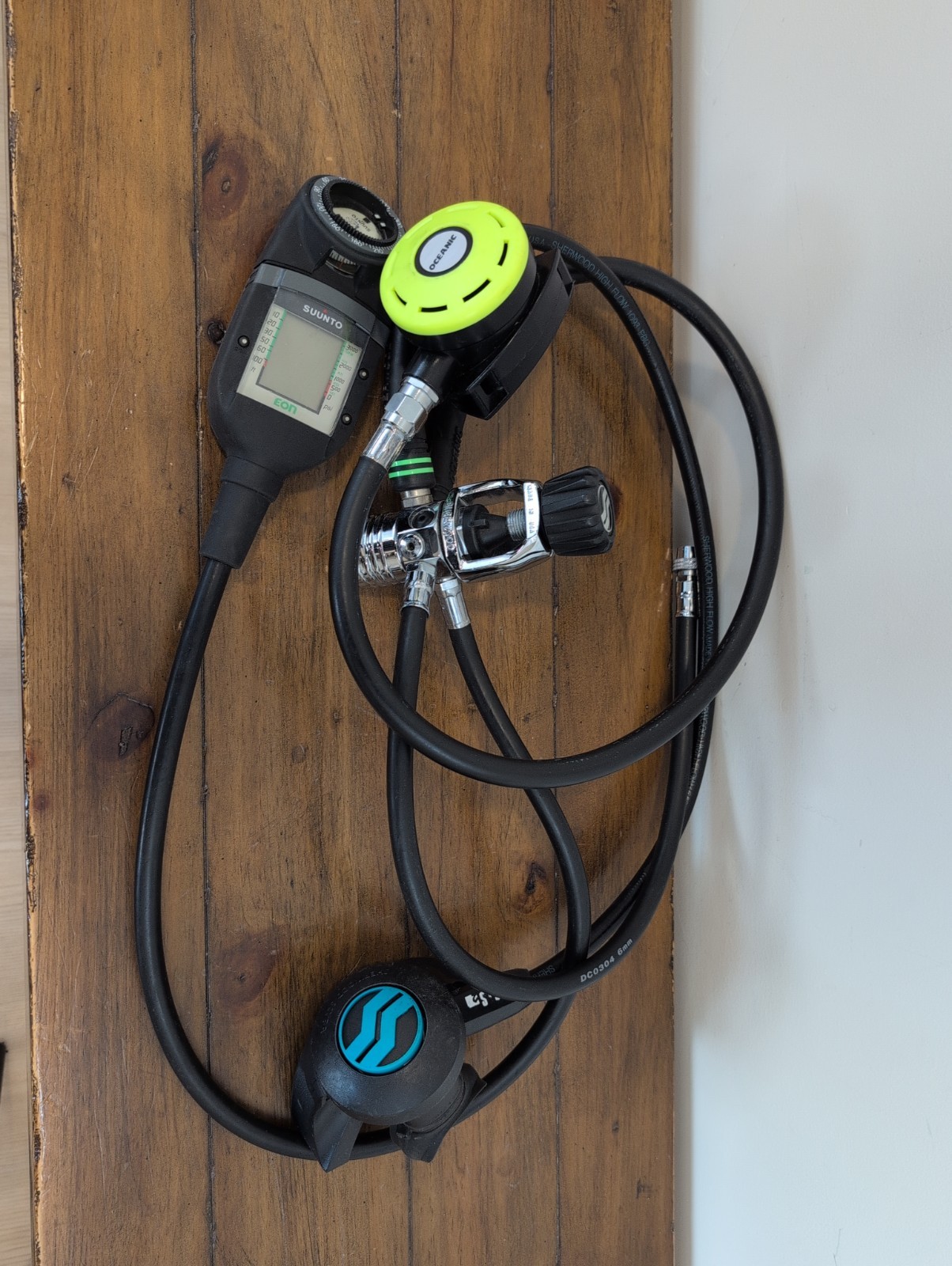 Sherwood Regulator, Octo, and SUUNTO Console.  Untested