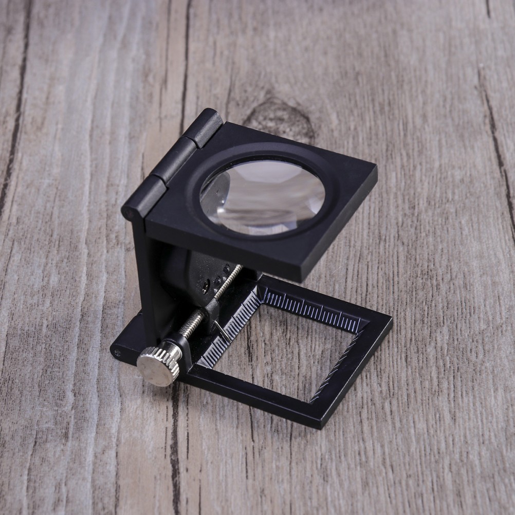 LED 8X Magnifying Glass for Reading Assistance in Low-Light Environments