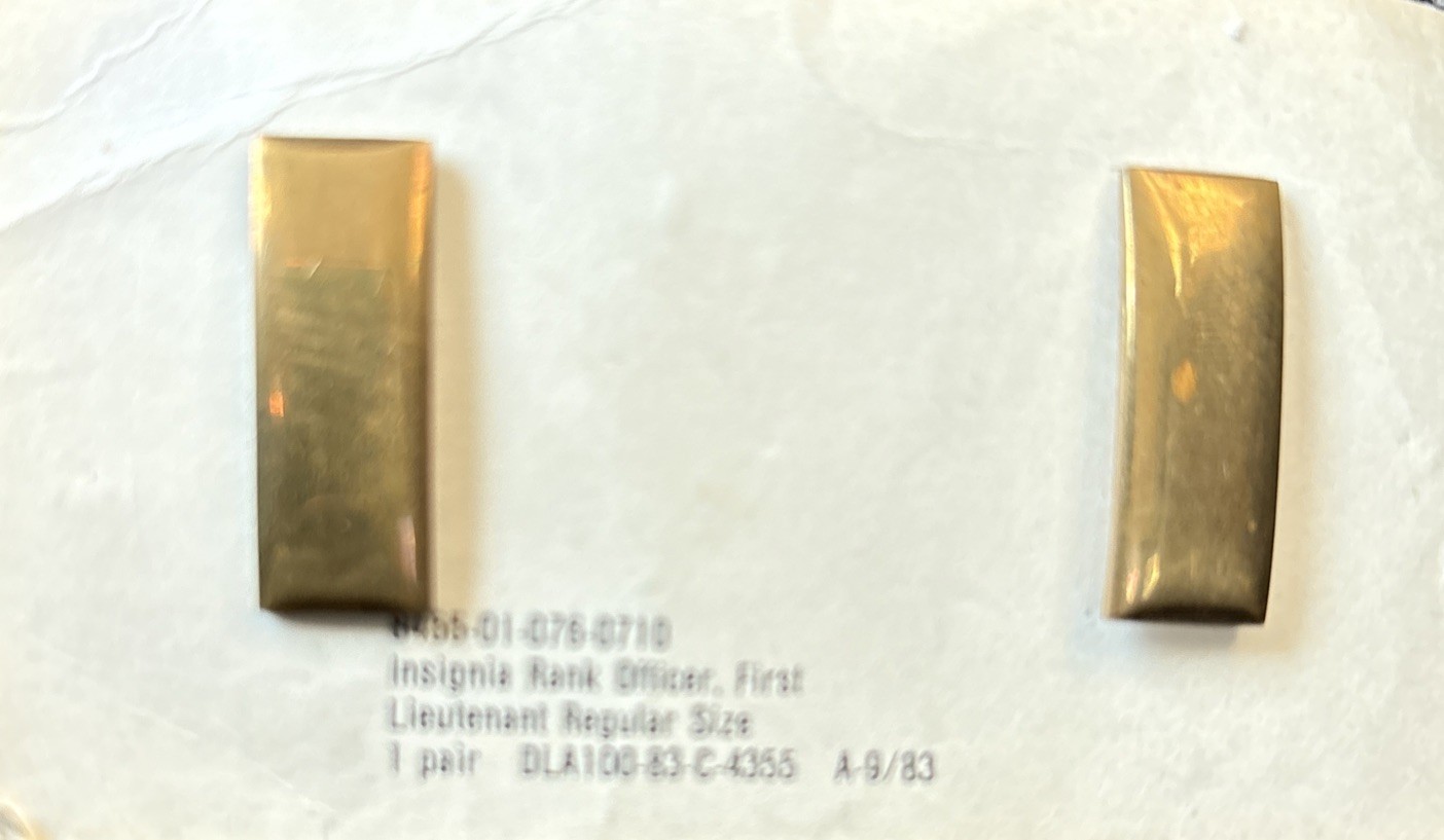 Pair Insignia Pins Rank Officer 1st Lieutenant Regular Size Gold Color Metal Bar