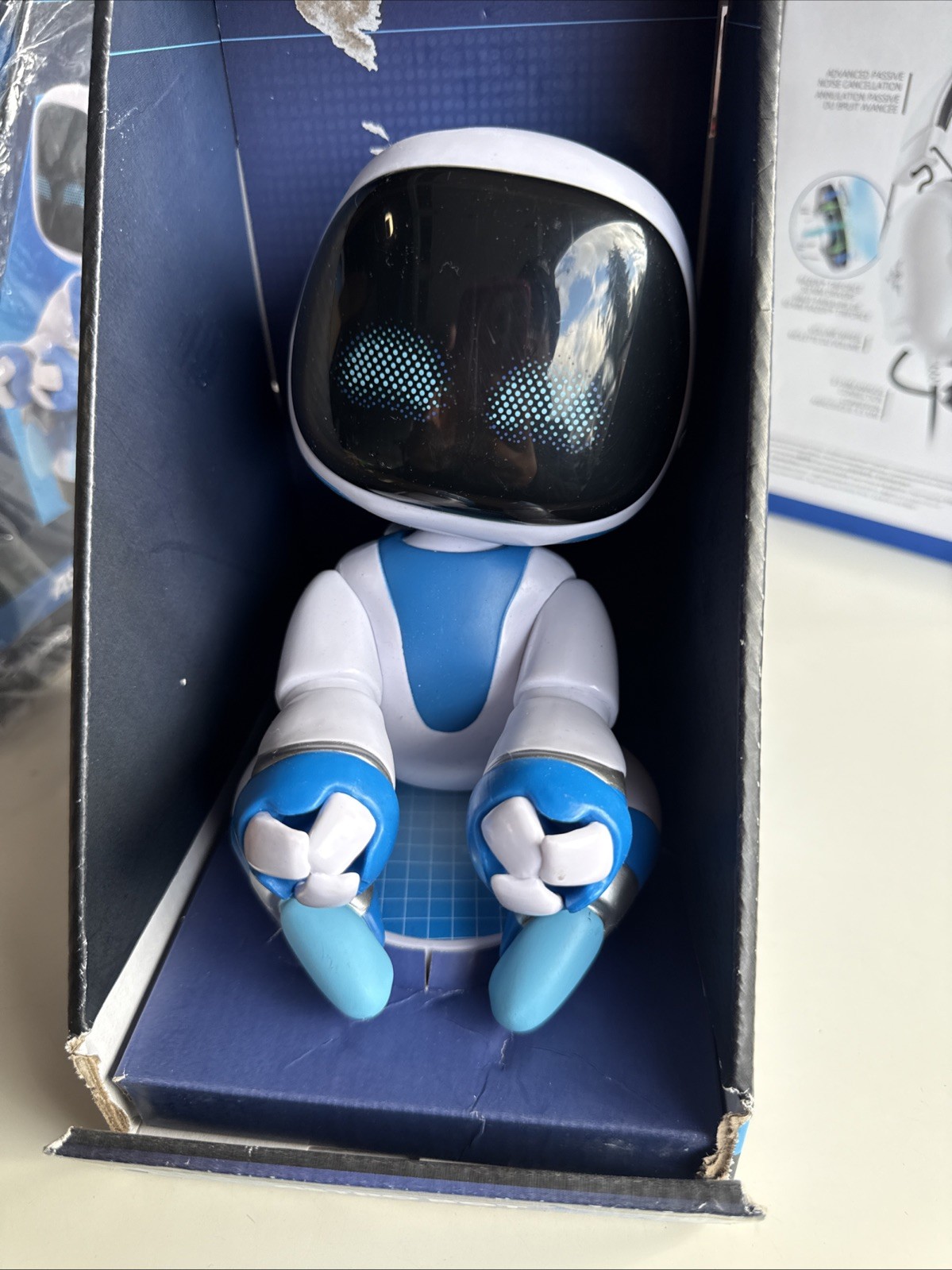 Astro bot cable guys Phone Stand & Controller Holder(no Antenna)Open Box SKU#A20