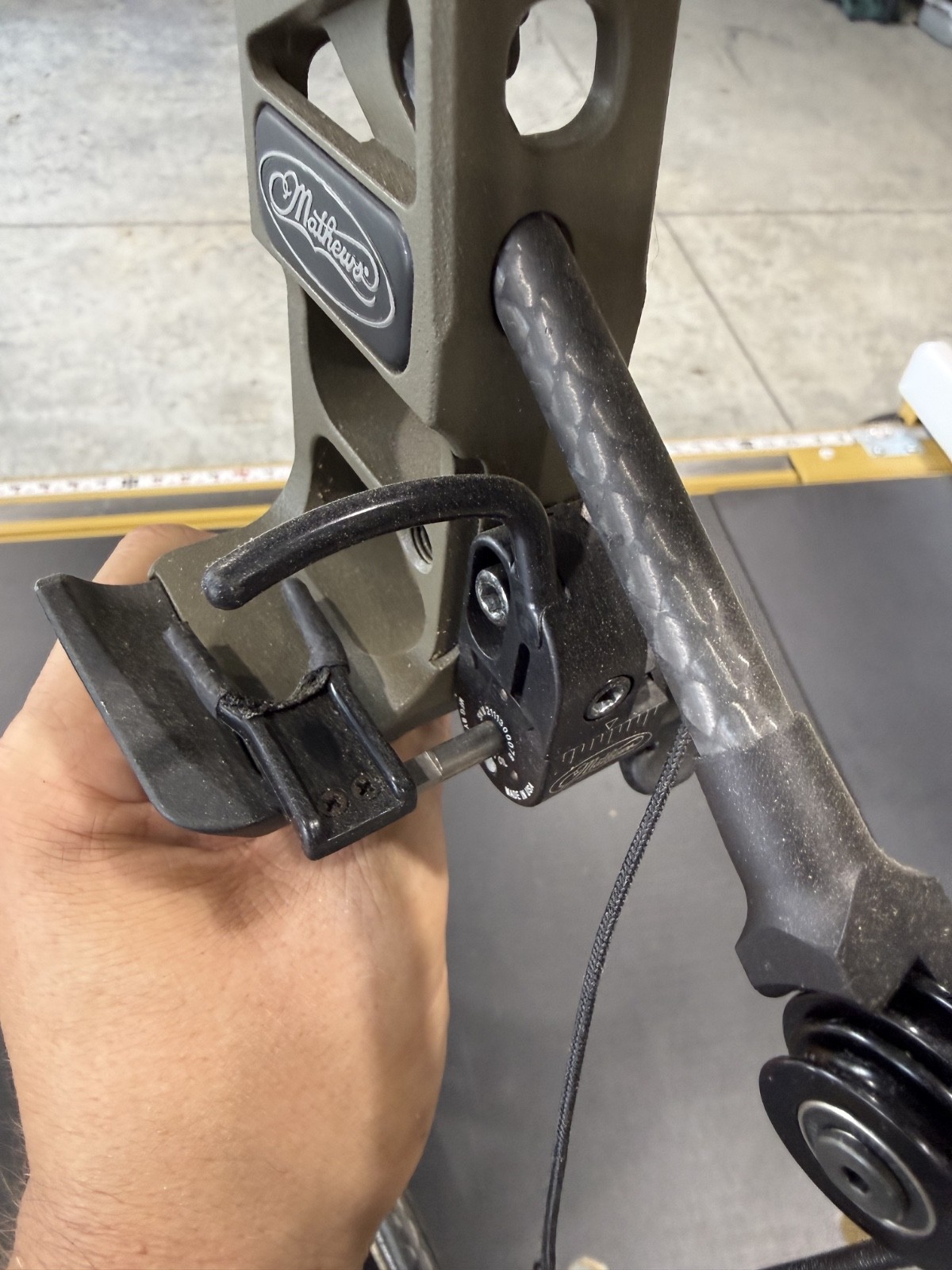 Mathews Phase 4 33 RH Compound Bow