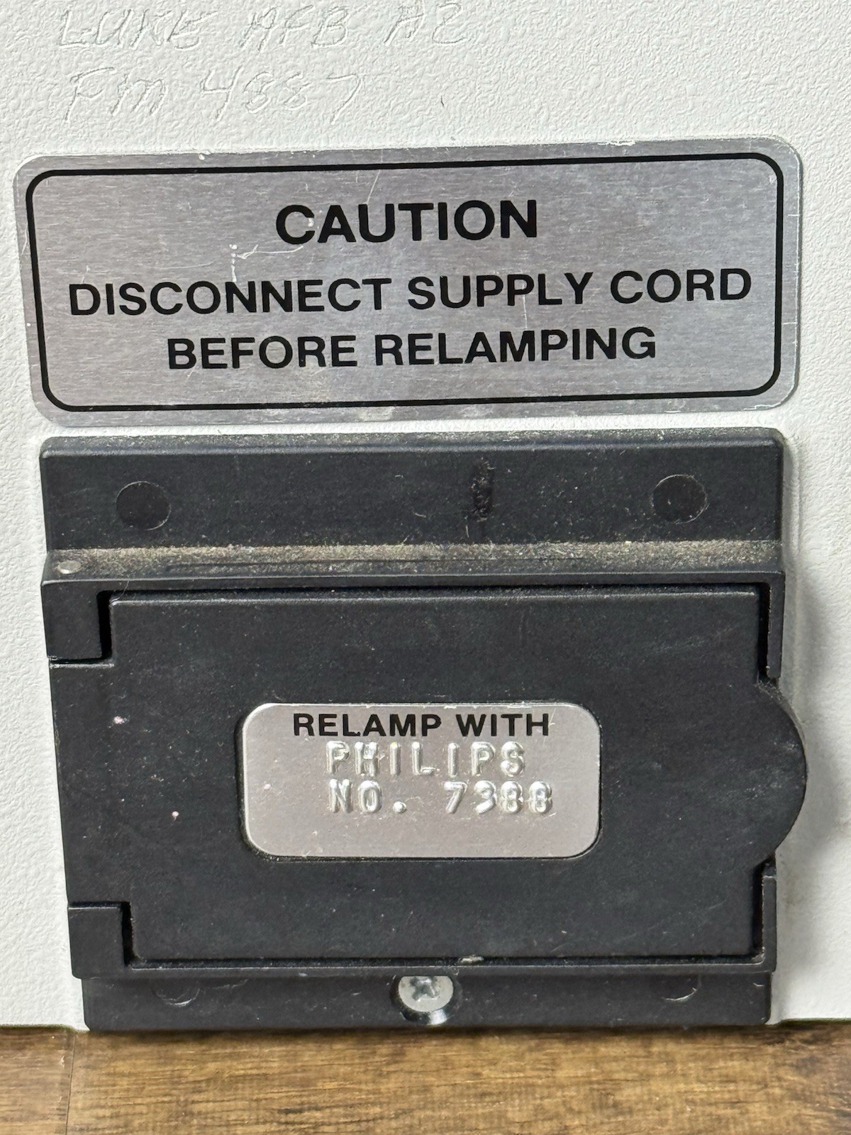 Leica Microstar IV Model 410 10/40/100 Objectives