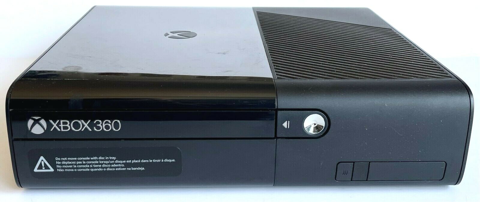 XBOX 360 CONSOLE + 2 CONTROLLERS, CHARGER, KINNECT, POWER, HDMI CABLES & 3 GAMES