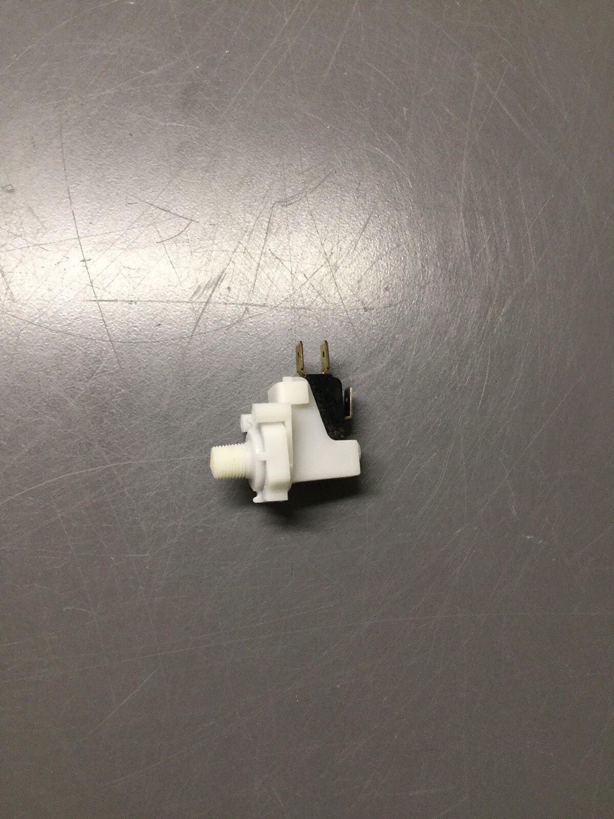 NEW, LOT OF 2, PRESAIR, TNV117E-54WI, BLACK VACUUM PRESSURE SWITCH. (10D-1)