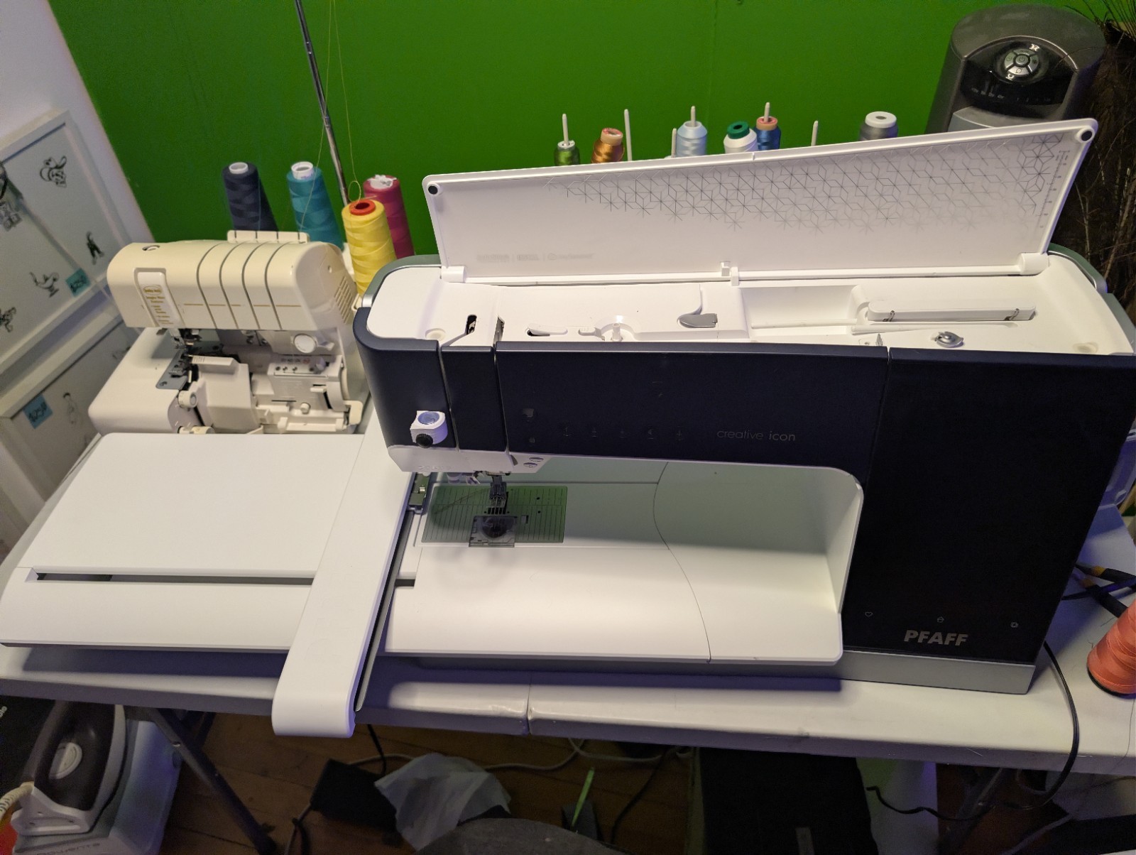 PFAFF Creative Icon Sewing/Embroidery  Machine  Hoops, Case - WORKS! READ PLEASE