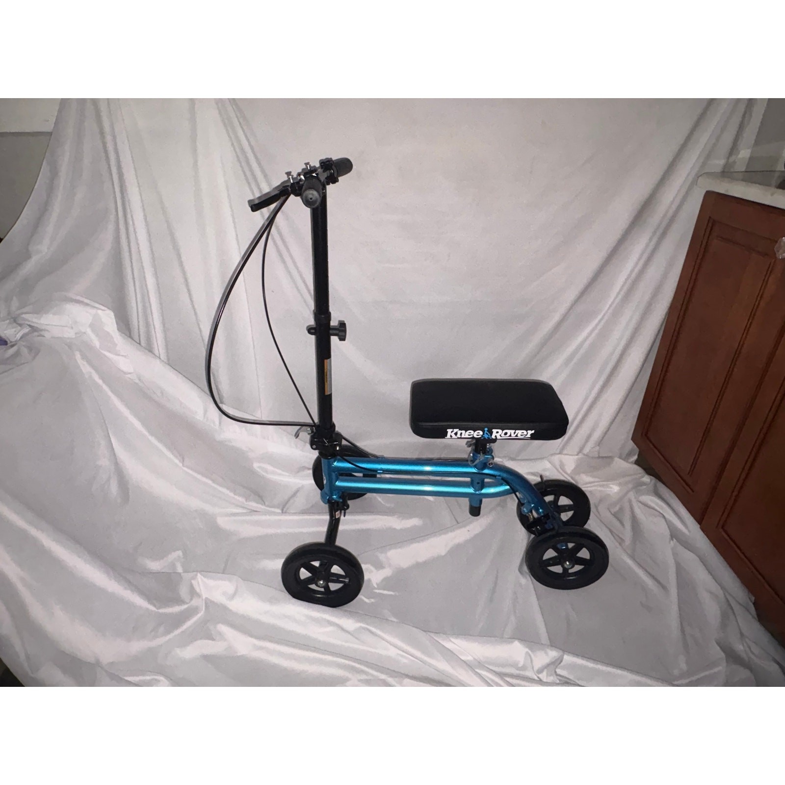 KneeRover Steerable Knee Scooter Mobility Aid Walker Metallic Blue Folding