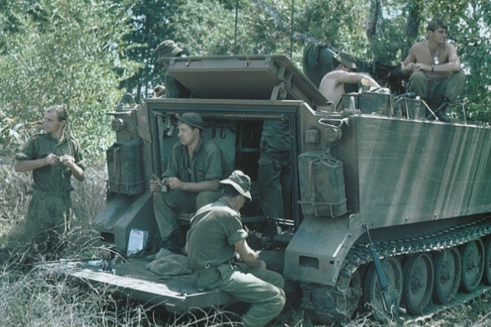 Vietnam  War  Photos --   Australian Soldier  Lunch Rations