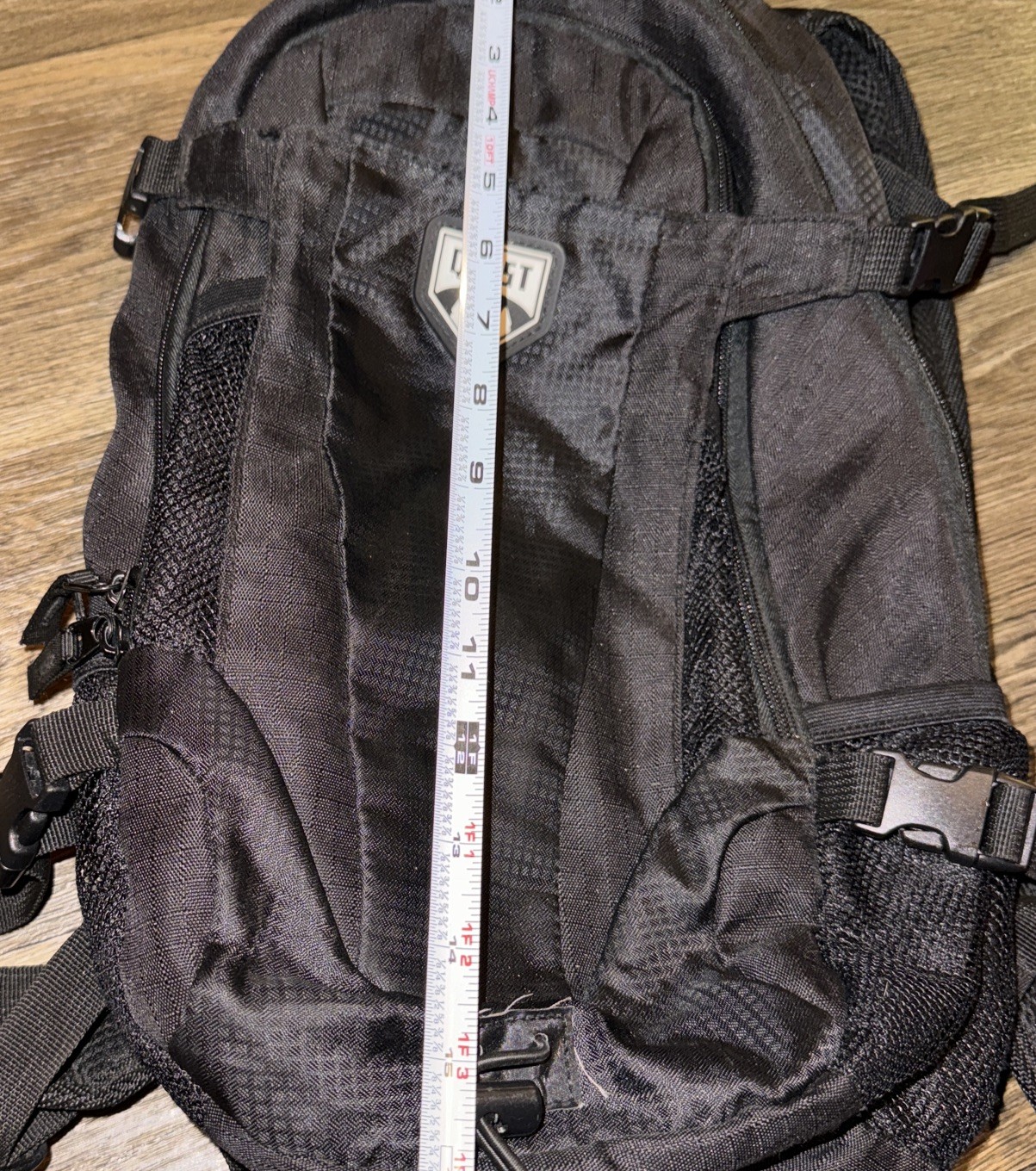 Quest Hydration 2L Daypack Backpack Hiking No Bladder Black Multiple Pockets