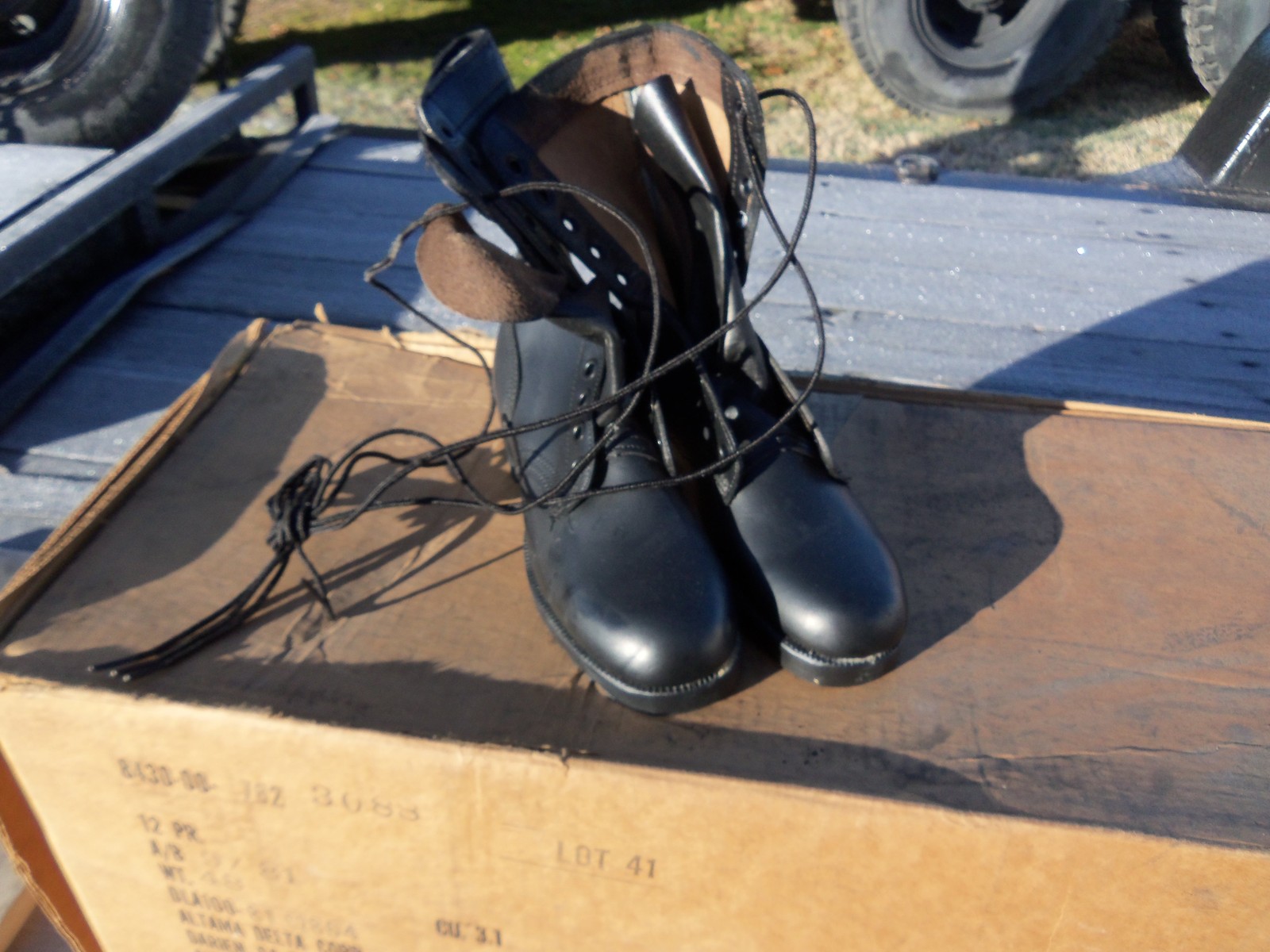 SIZE 6N NARROW  MILITARY LEATHER COMBAT BOOTS  MILITARY  SURPLUS  NEW