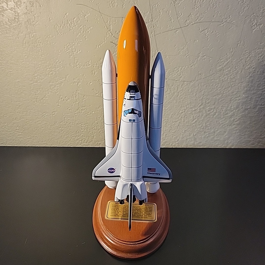 NASA Discovery Space Shuttle 1/200 Scale Diecast Model w stand Plack Premium Wow