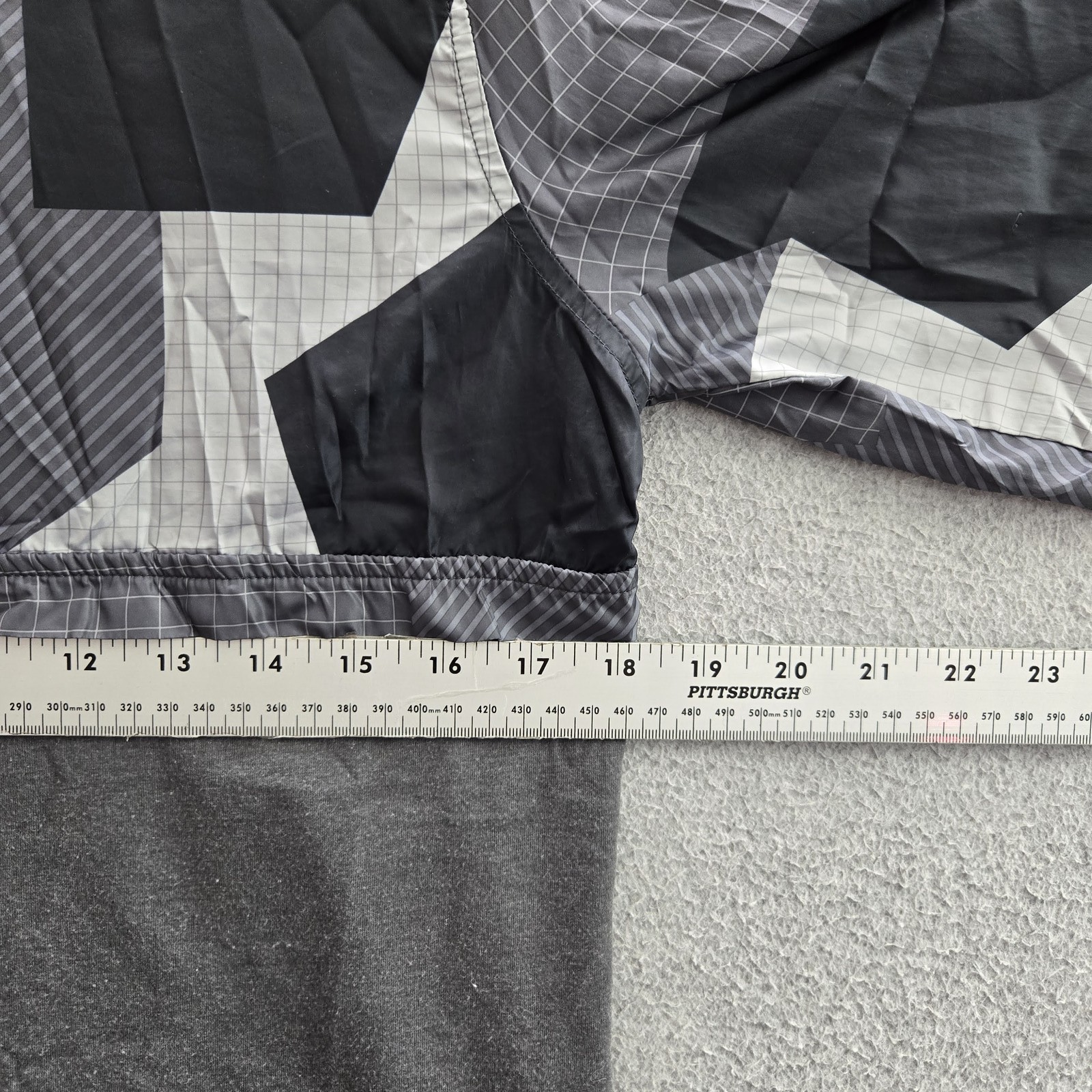 Under Armour Men Jacket SMALL Gray Geometric Activewear Anorak Fitted