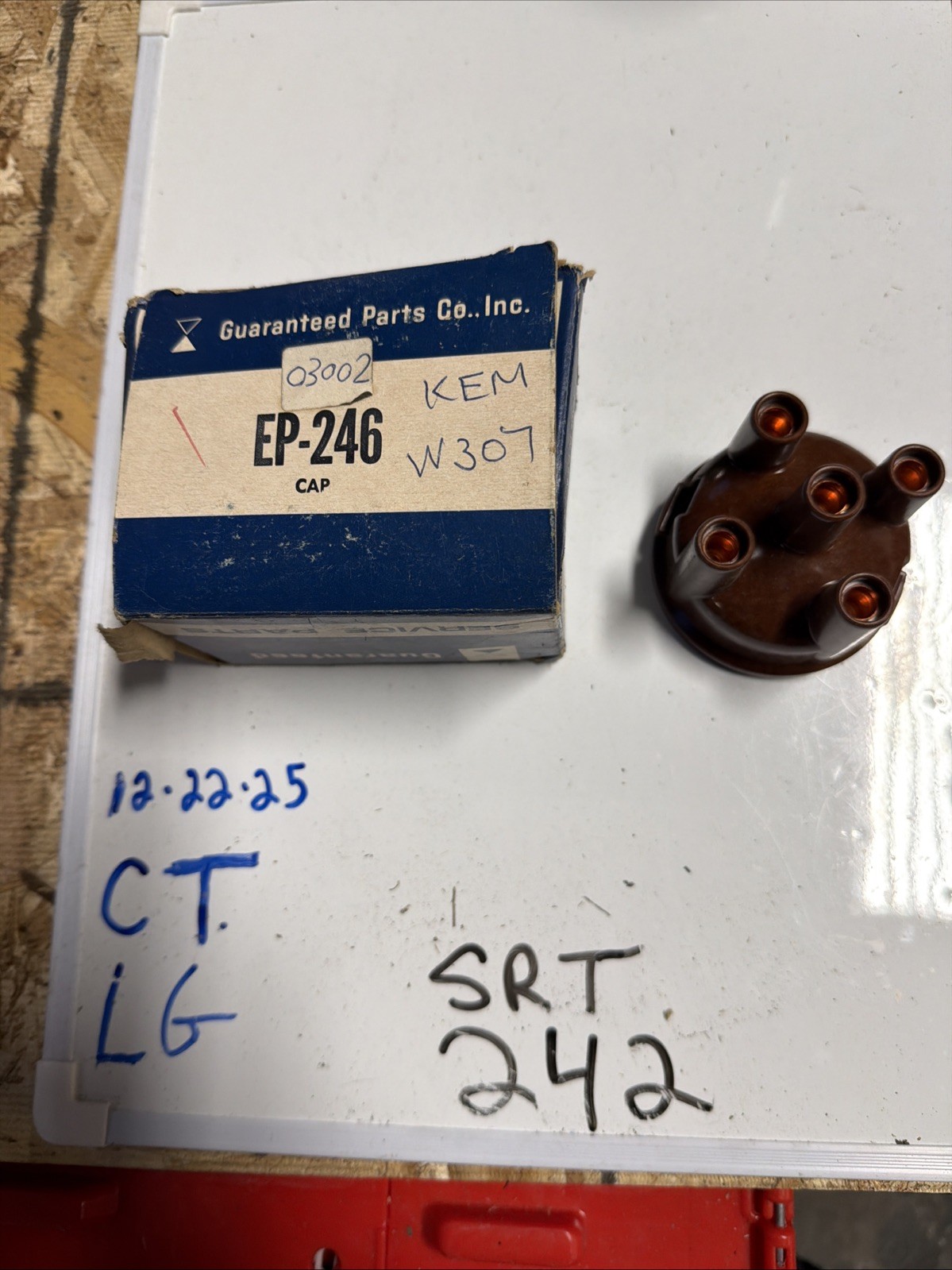 (1) NOS EP-246 Guaranteed Parts Distributor Cap, Vintage Nos Made In Usa