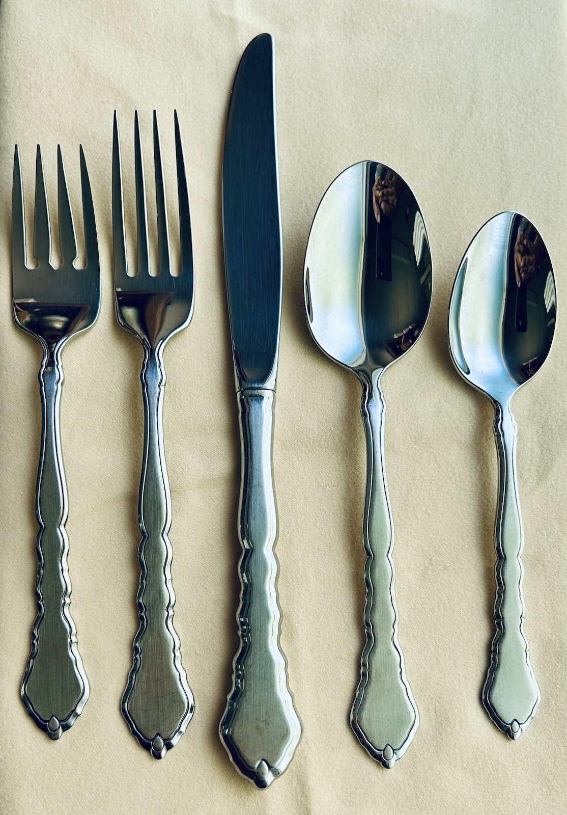 45 Pcs (Nine 5-Piece Place Settings) Oneida Cello Community Stainless Flatware