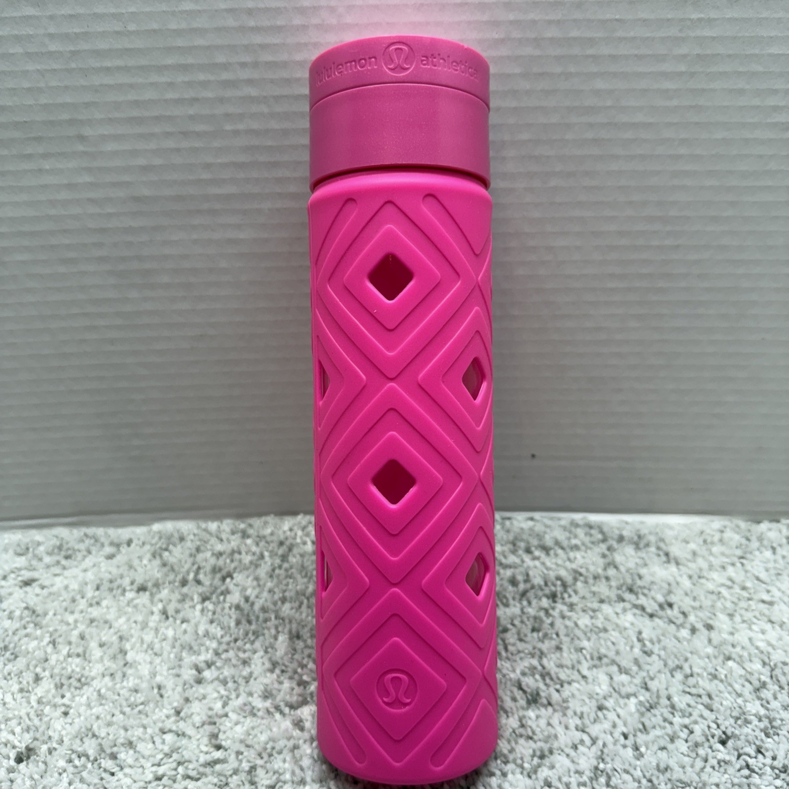 Lululemon Pure Focus Pink Silicone Glass Drinking Water Bottle Travel Gym