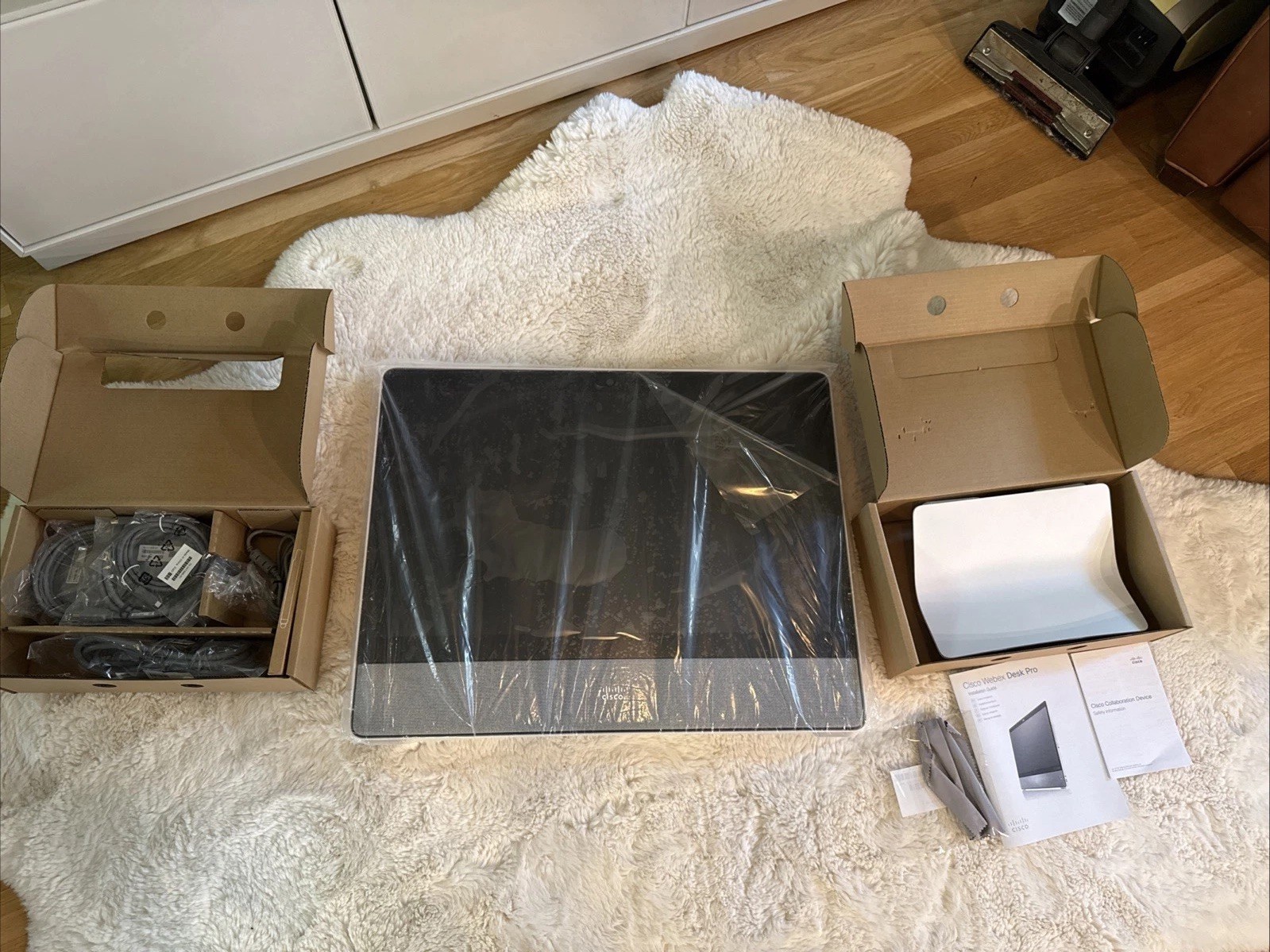 Cisco WebEx Desk Pro Device TTC7-27 / Conference Monitor K9