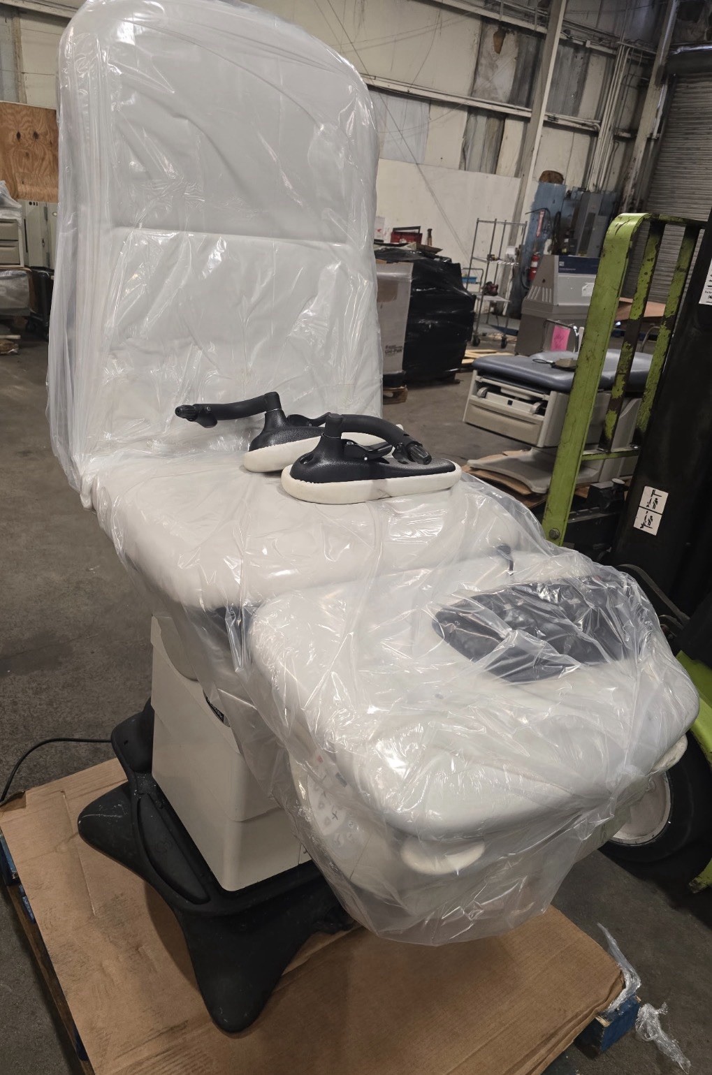 Midmark 647 Podiatry Chair with Foot Control and Armrests