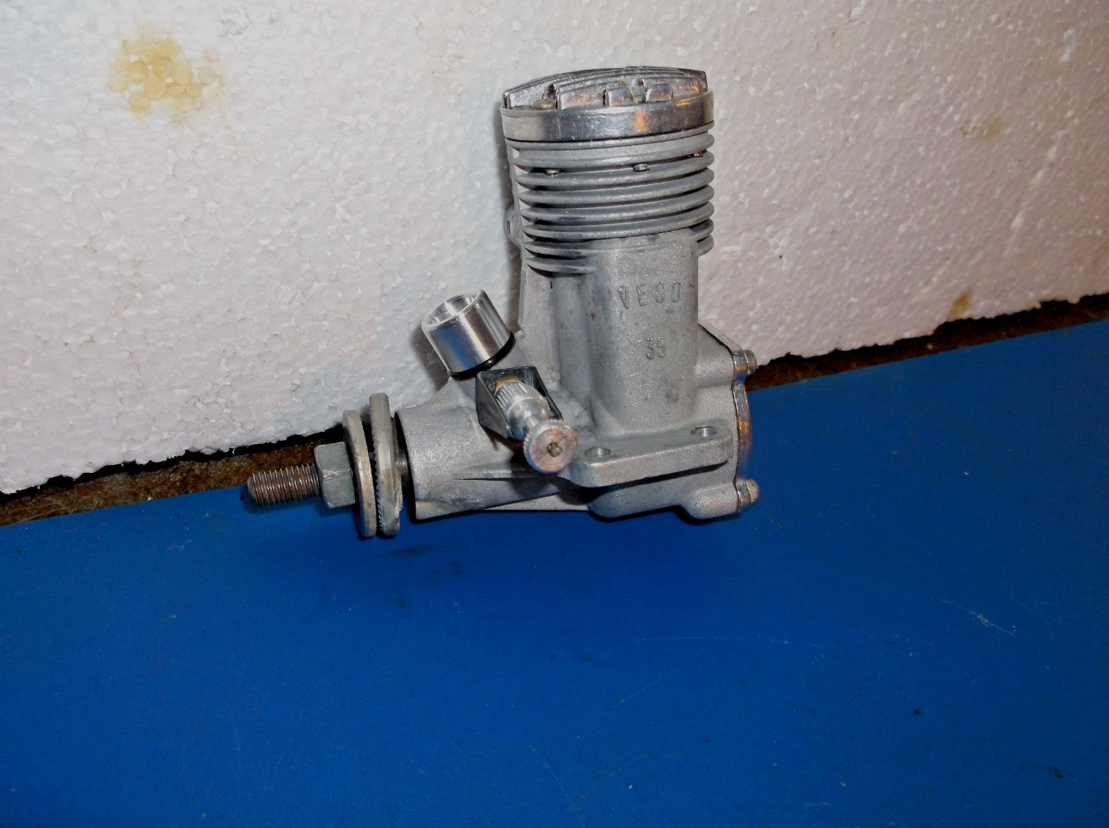 RARE VINTAGE -VECO- .35 control line MODEL AIRPLANE ENGINE