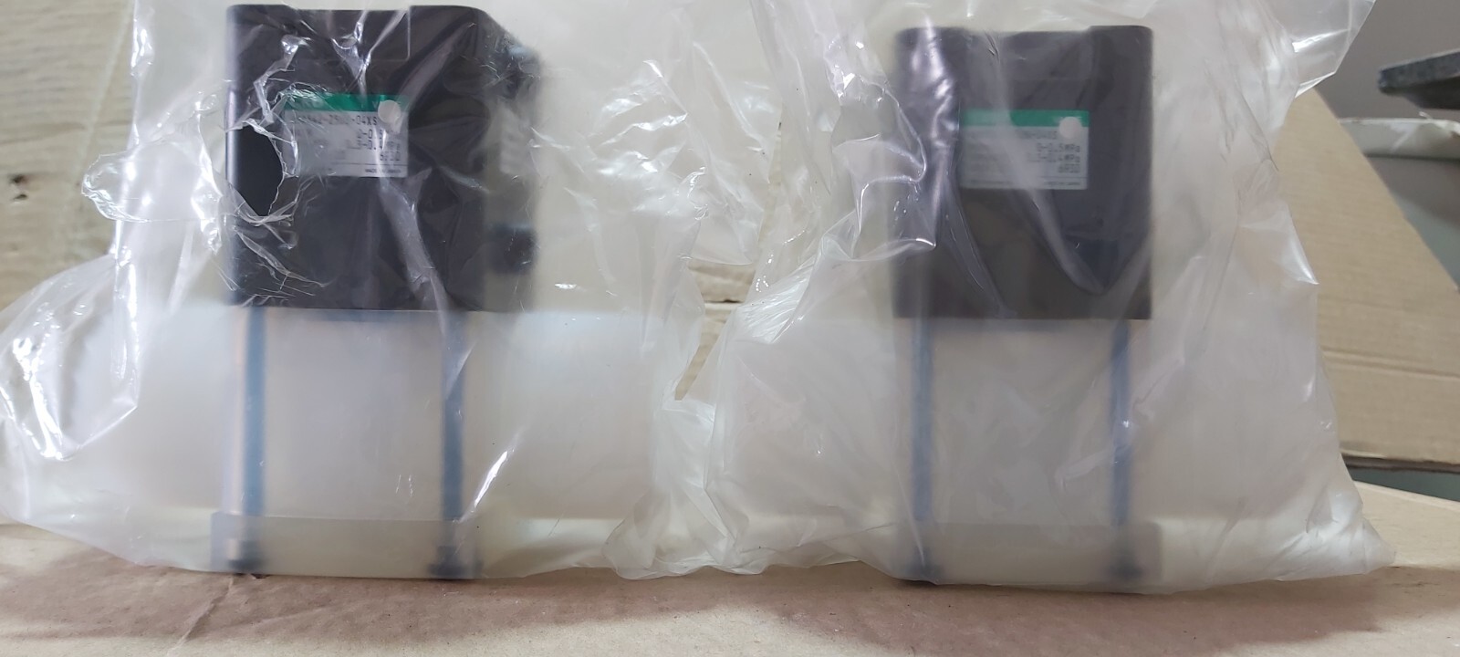 Lot of 2 Sealed CKD AMD552-25US-04XS VALVE  [UPS SHIPPING] OFFERS!