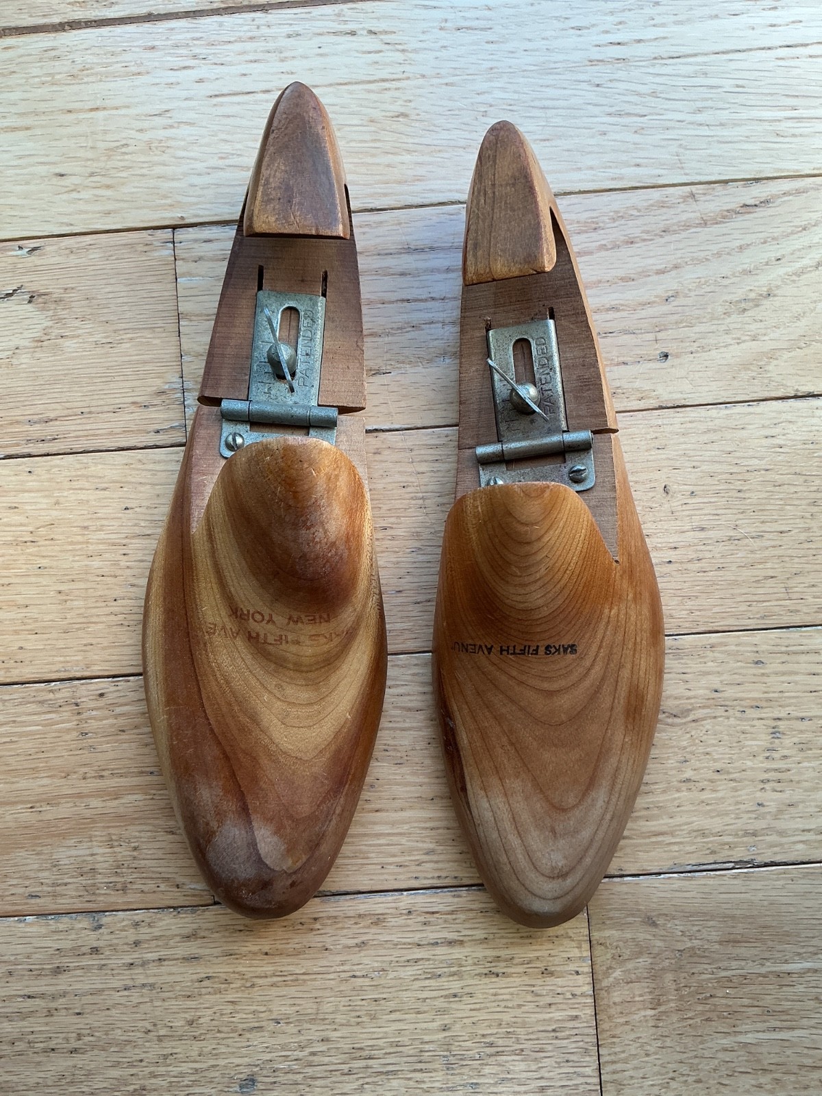 Saks Fifth Avenue Hinged Shoe Trees Mens Brown Wood Adjustable Forms Pair