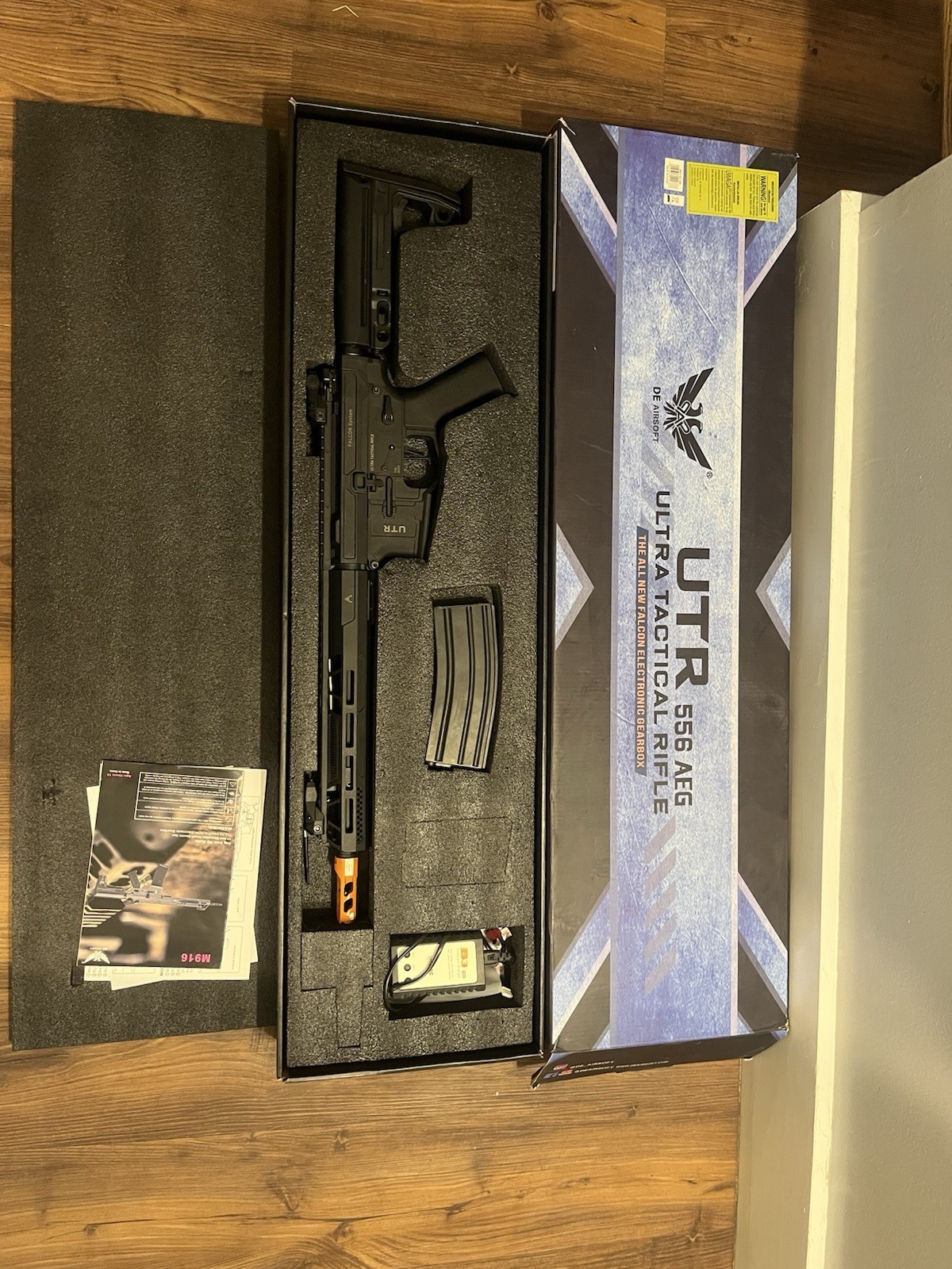 UTR 556 AEG Ultra Tactical Airsoft Rifle Metal + Original Box, Battery, Charger