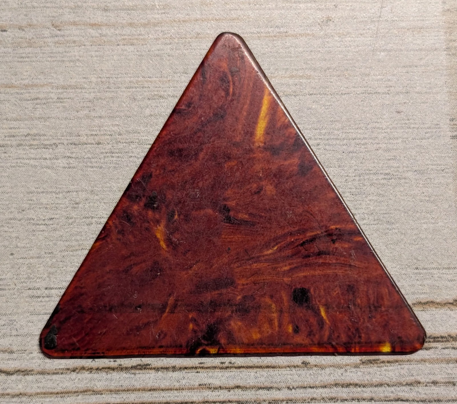 Vintage Style Tortoise Shell Triangle Guitar Pick Plectrum MRM